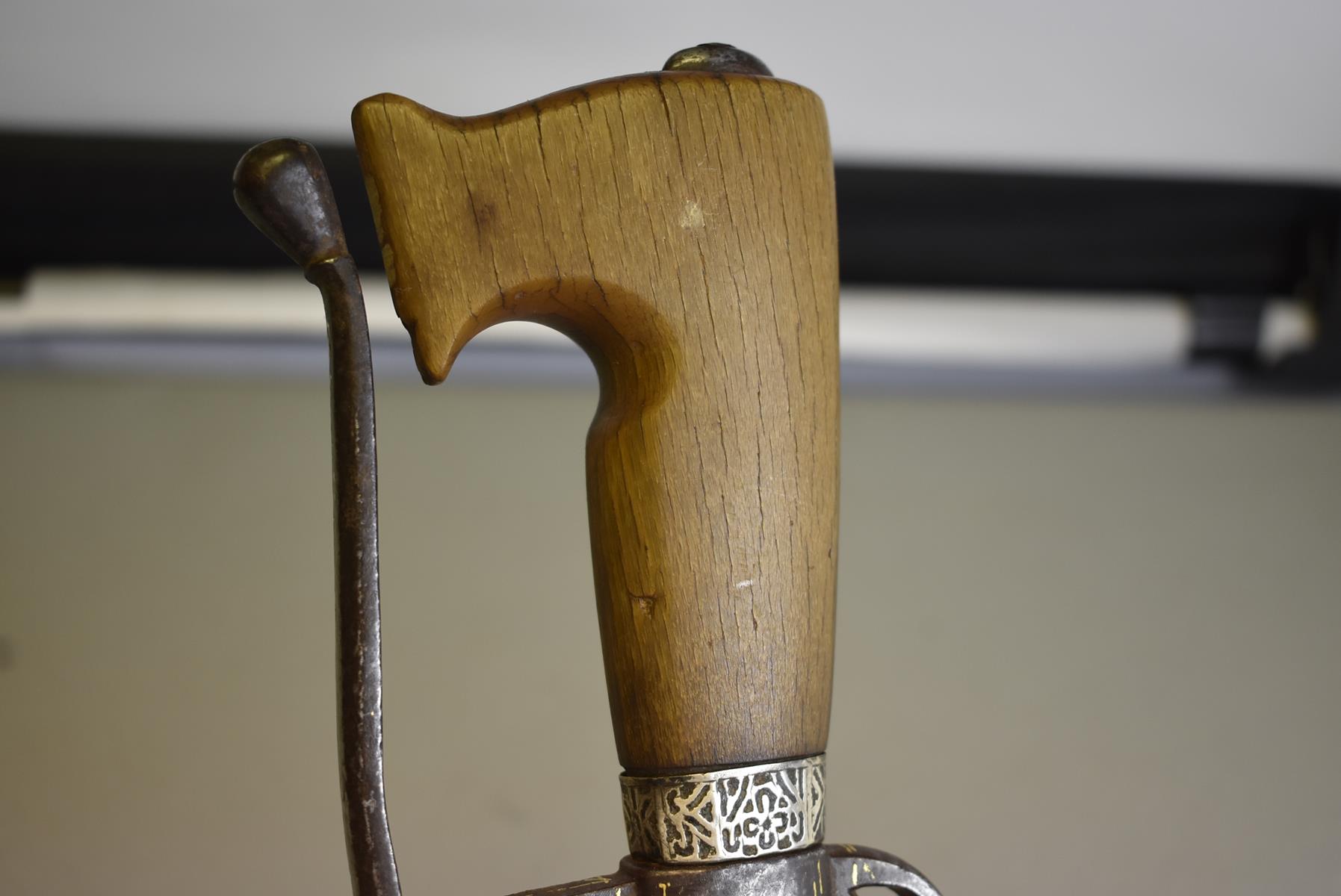 A 19TH CENTURY MOROCCAN NIMCHA OR SWORD, 86.5cm double fullered blade incised with various - Bild 9 aus 11