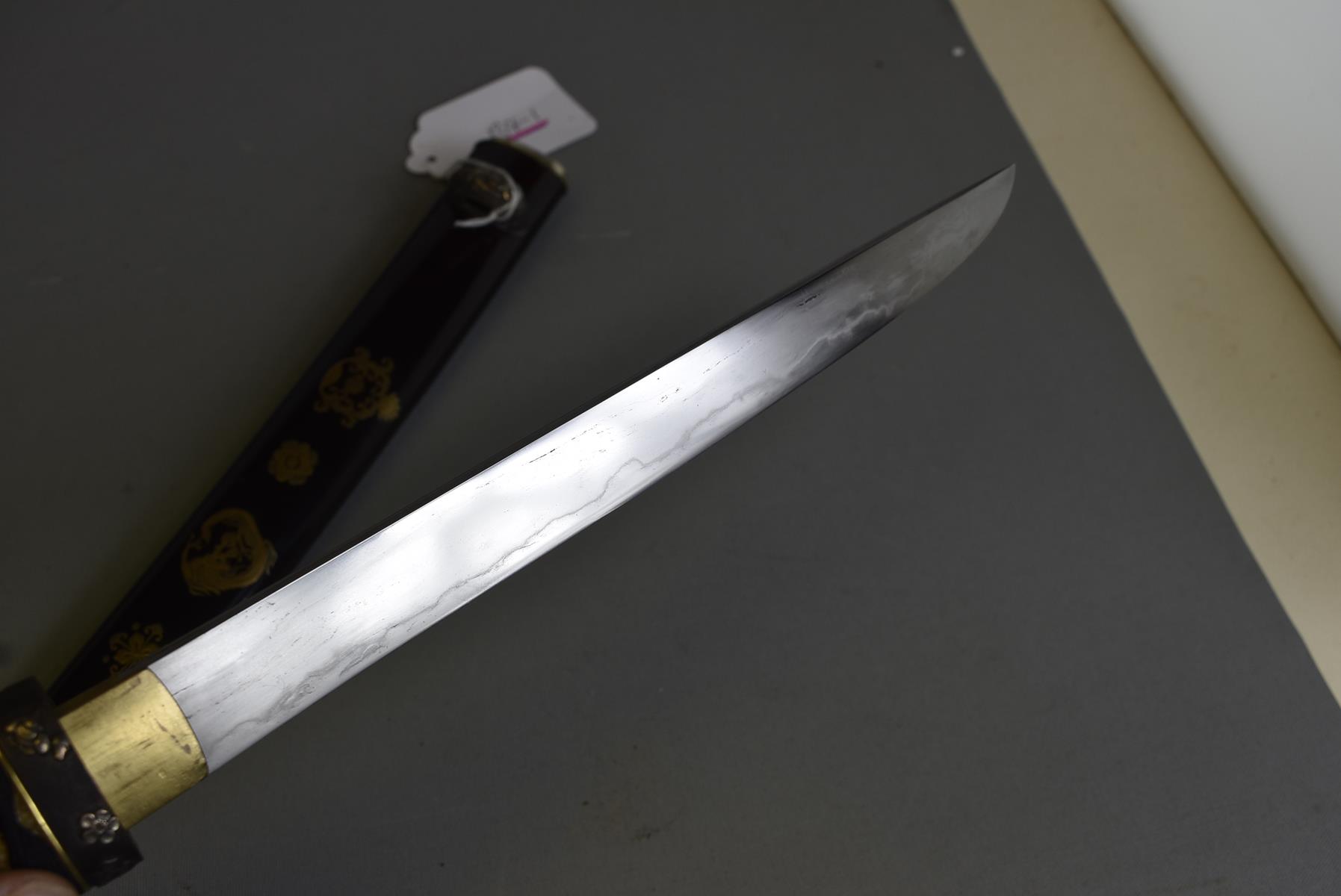 AN AIKUCHI, 23.9cm Koto hira-zuluri blade with three mekugi-ana, midare hamon with sunagashi, - Image 7 of 21