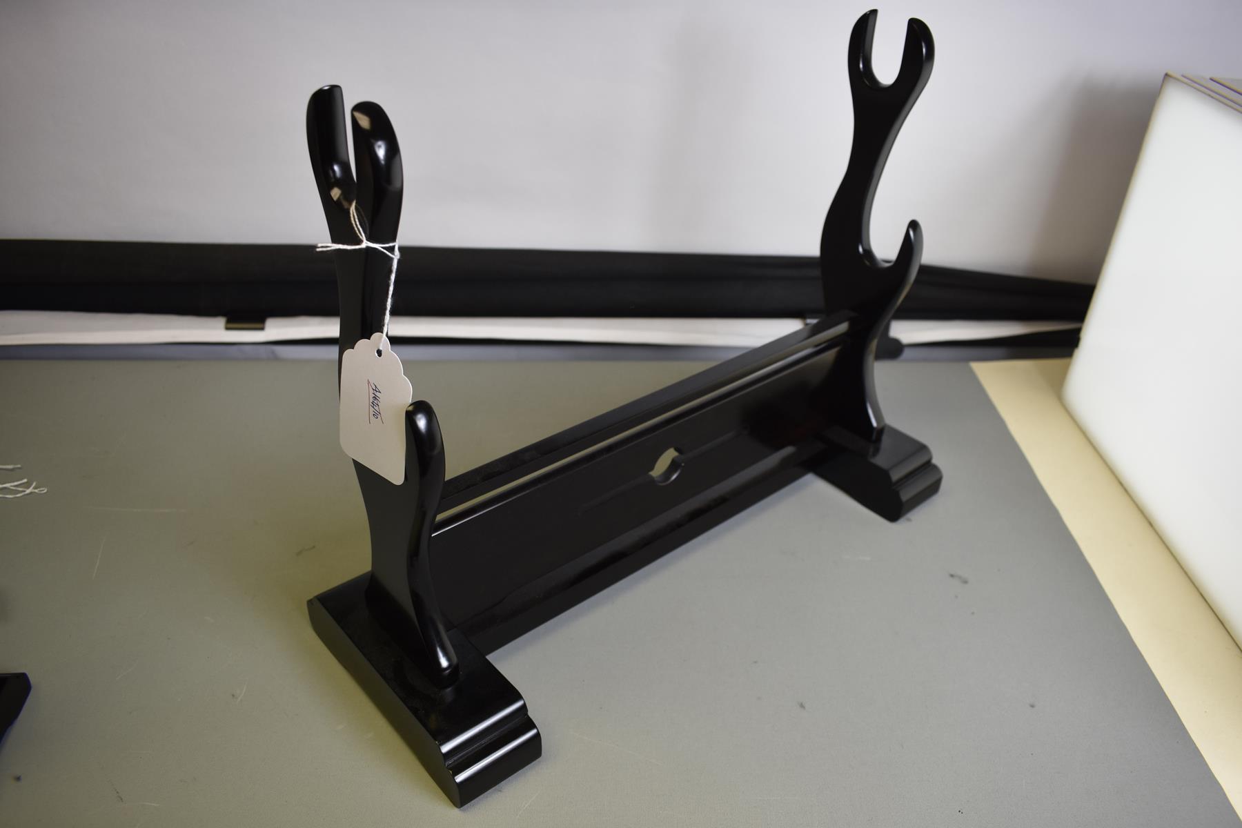 A FINELY MADE MODERN JAPANESE SWORD STAND OF KAKE, built from polished hardwood and designed to - Image 2 of 5