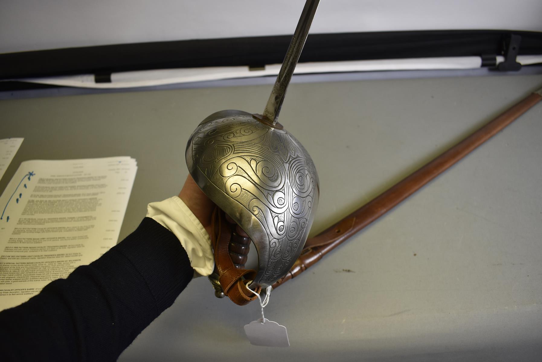 A 1912 PATTERN INDIAN ARMY OFFICER'S SWORD, 90cm blade etched with scrolling foliage, crowned - Image 7 of 10