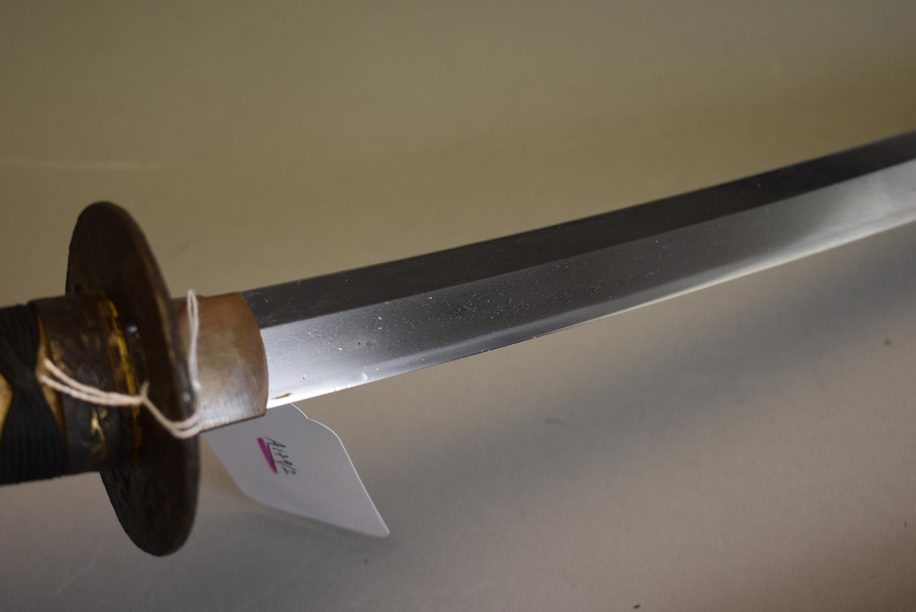 A WAKIZASHI, 48.3cm Shinto blade with three mekugi-ana, suguha hamon, itame hada, rebound tsuka with - Image 10 of 18