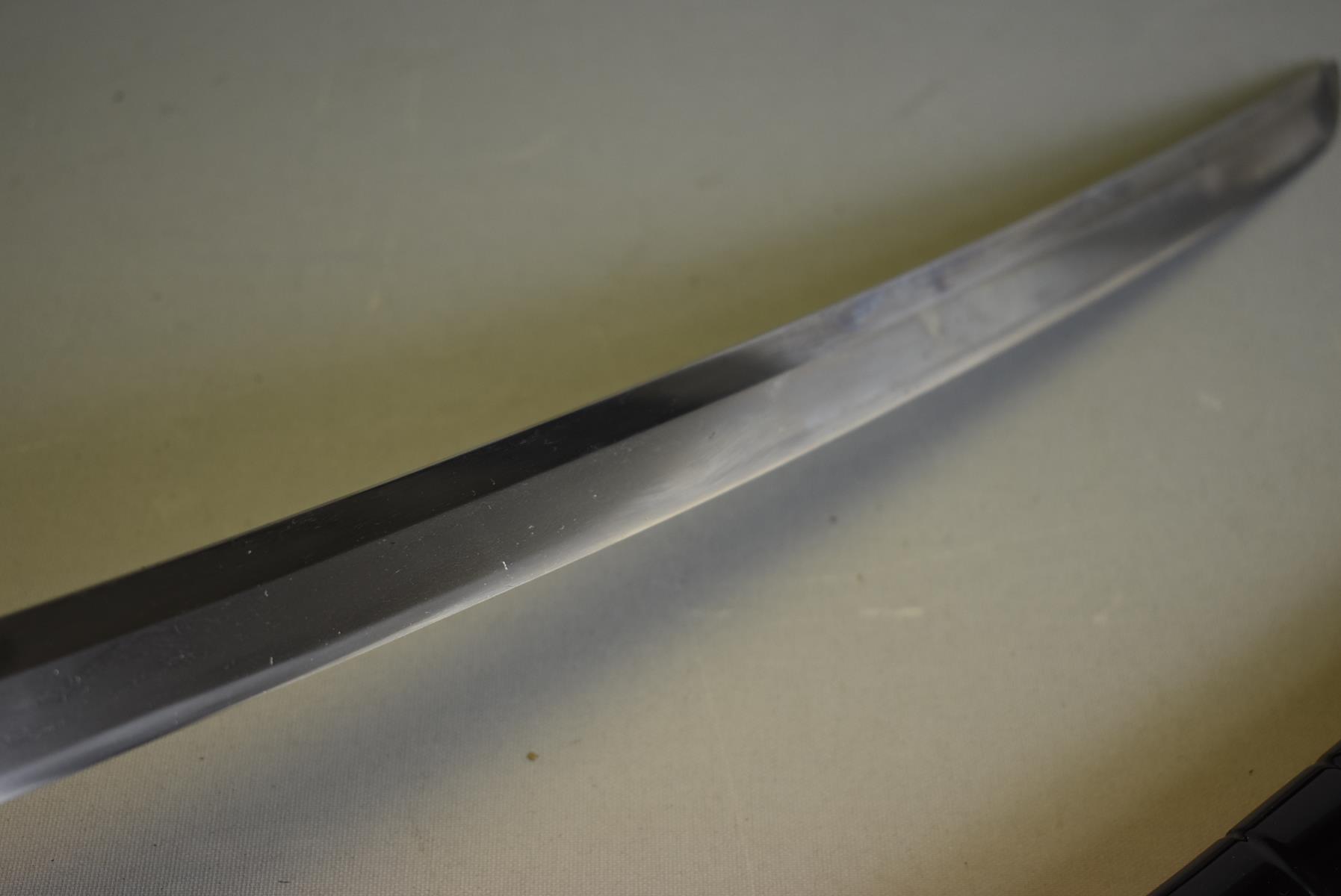 A WAKIZASHI, 48.3cm Shinto blade with three mekugi-ana, suguha hamon, itame hada, rebound tsuka with - Image 9 of 18
