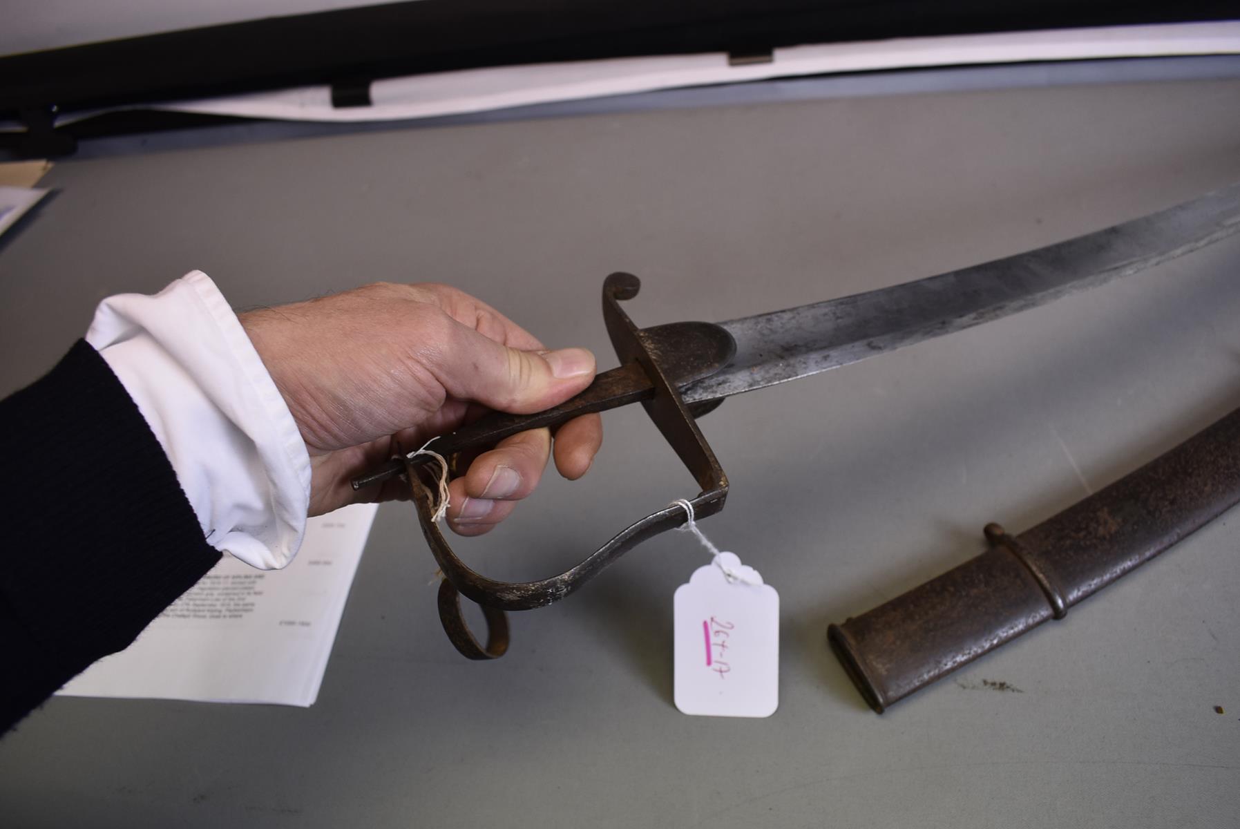 A 1796 PATTERN LIGHT CAVALRY OFFICER'S SABRE OR SWORD, 75.5cm blade, regulation steel stirrup - Image 6 of 8