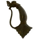 A FINE 17TH CENTURY BRONZE KHANJAR HILT, chiselled foliate form langets, scroll knuckle guard,