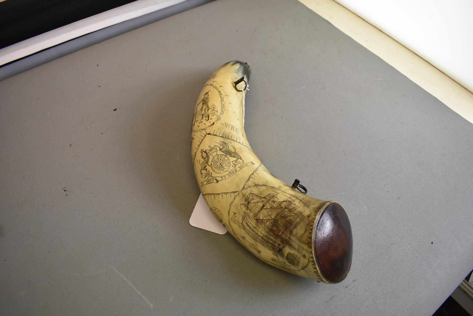 AN AMERICAN SCRIMSHAW POWDER FLASK IN THE 18TH CENTURY STYLE, the natural form polished horn body - Image 2 of 8