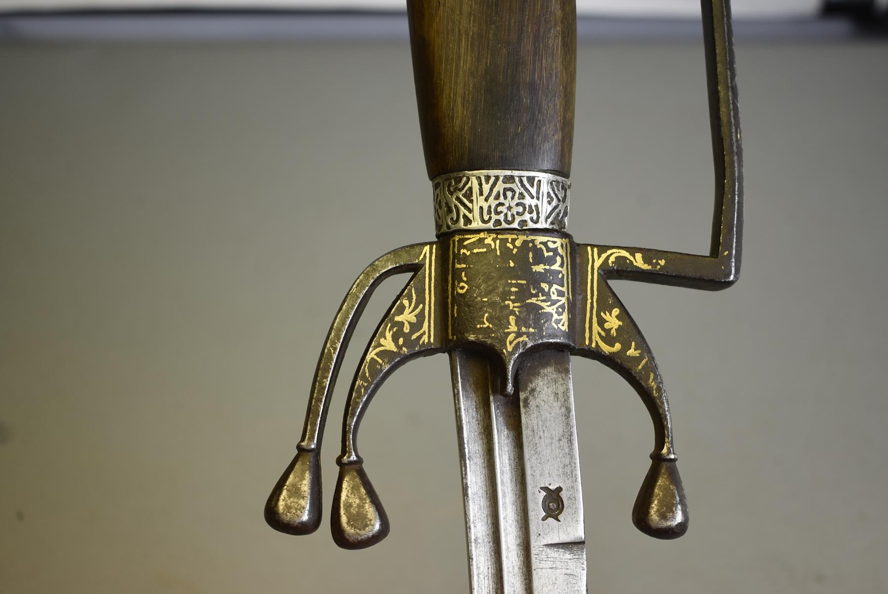 A 19TH CENTURY MOROCCAN NIMCHA OR SWORD, 86.5cm double fullered blade incised with various - Bild 7 aus 11