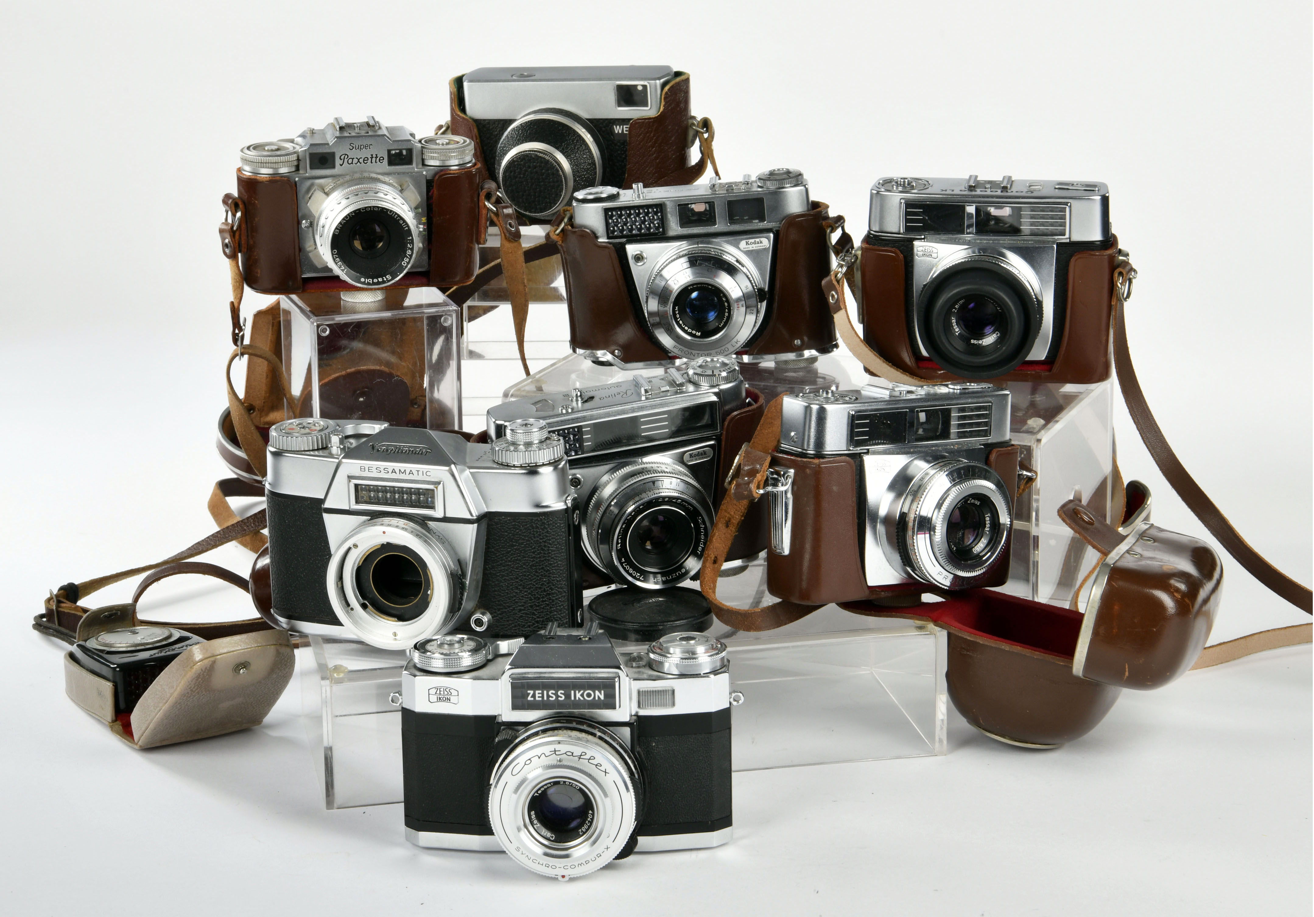 Kodak, Zeiss a.o., 8 pocket cameras 50s , Retina, Paxette Bessamatic a.o., good condition, small