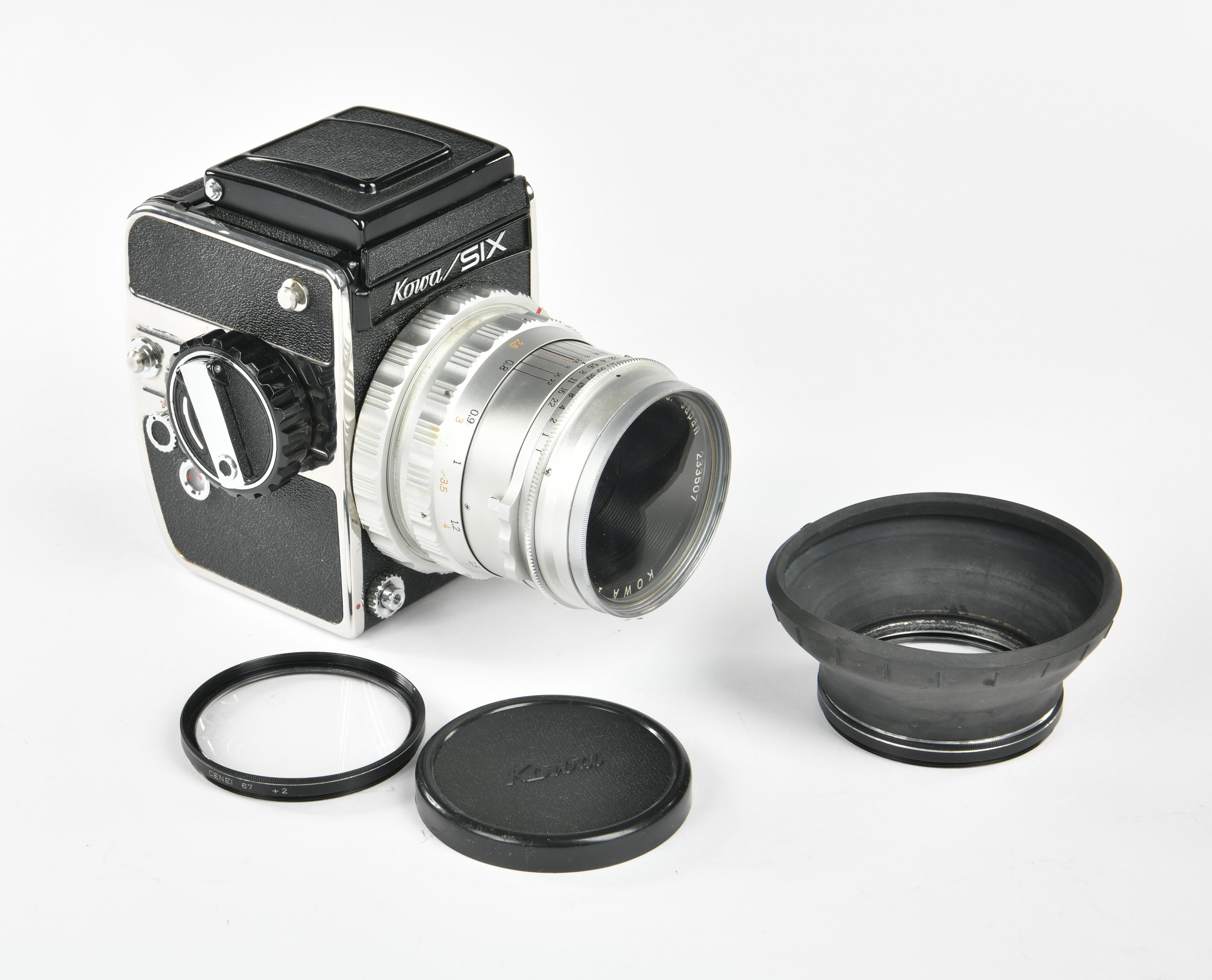 Kowa Six 6x6 camera with Kowa 2,8/85mm, Japan, function ok, with close-up lens, in case