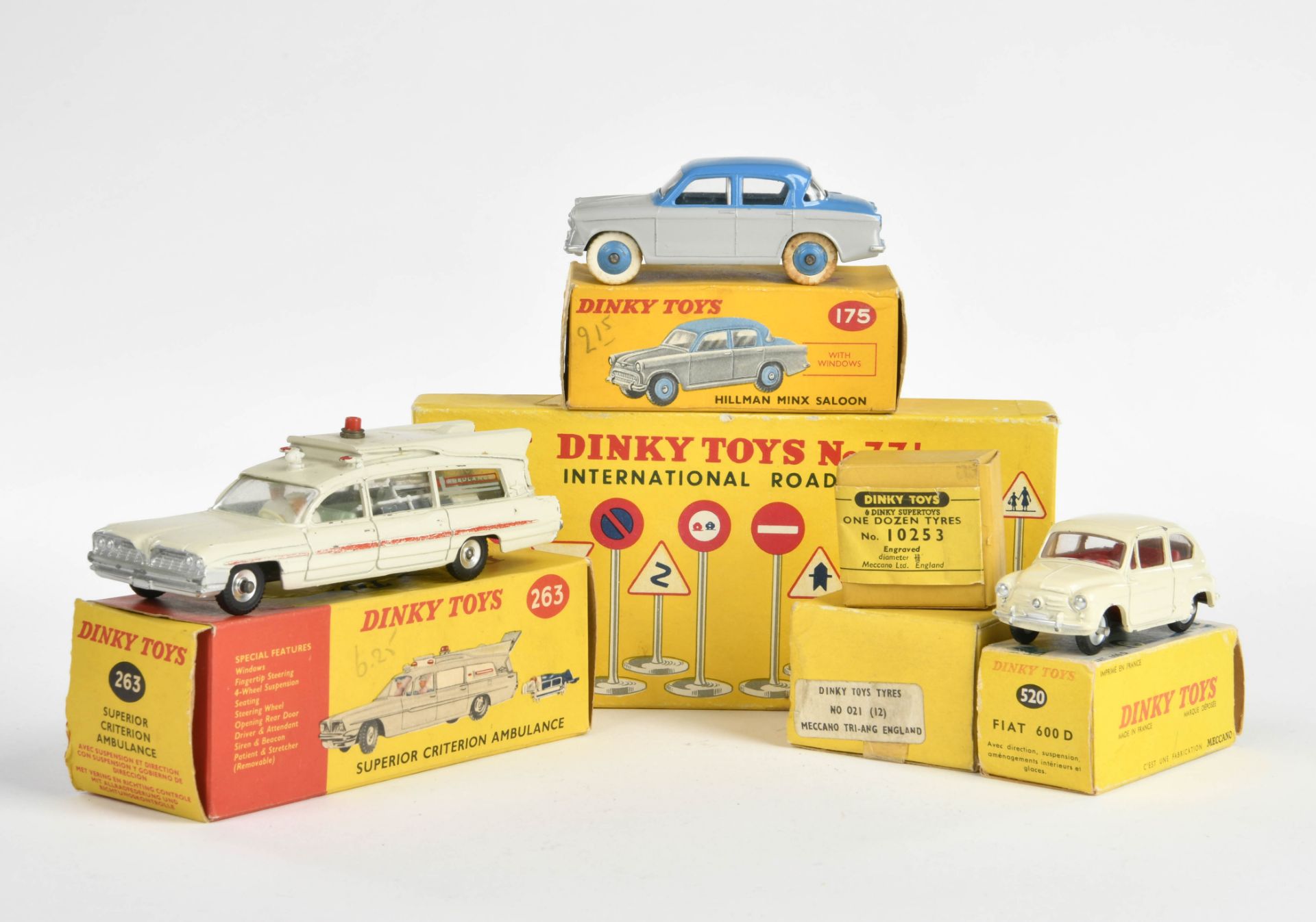 Dinky Toys, Citroen Ambulance, Hillmann, Fiat 600 D + Zubehör