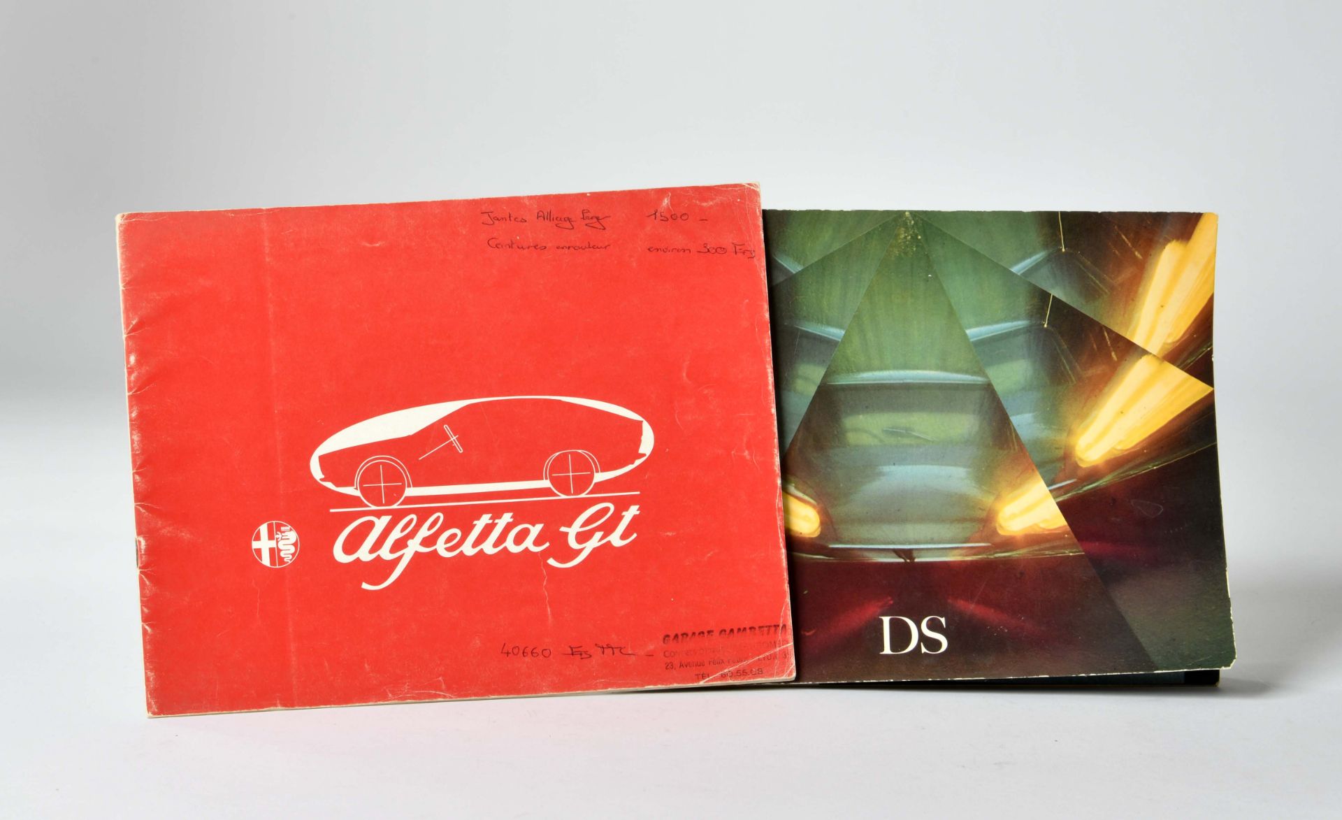 Bundle of car brochures Citroen DS + Alfetta GT, in French