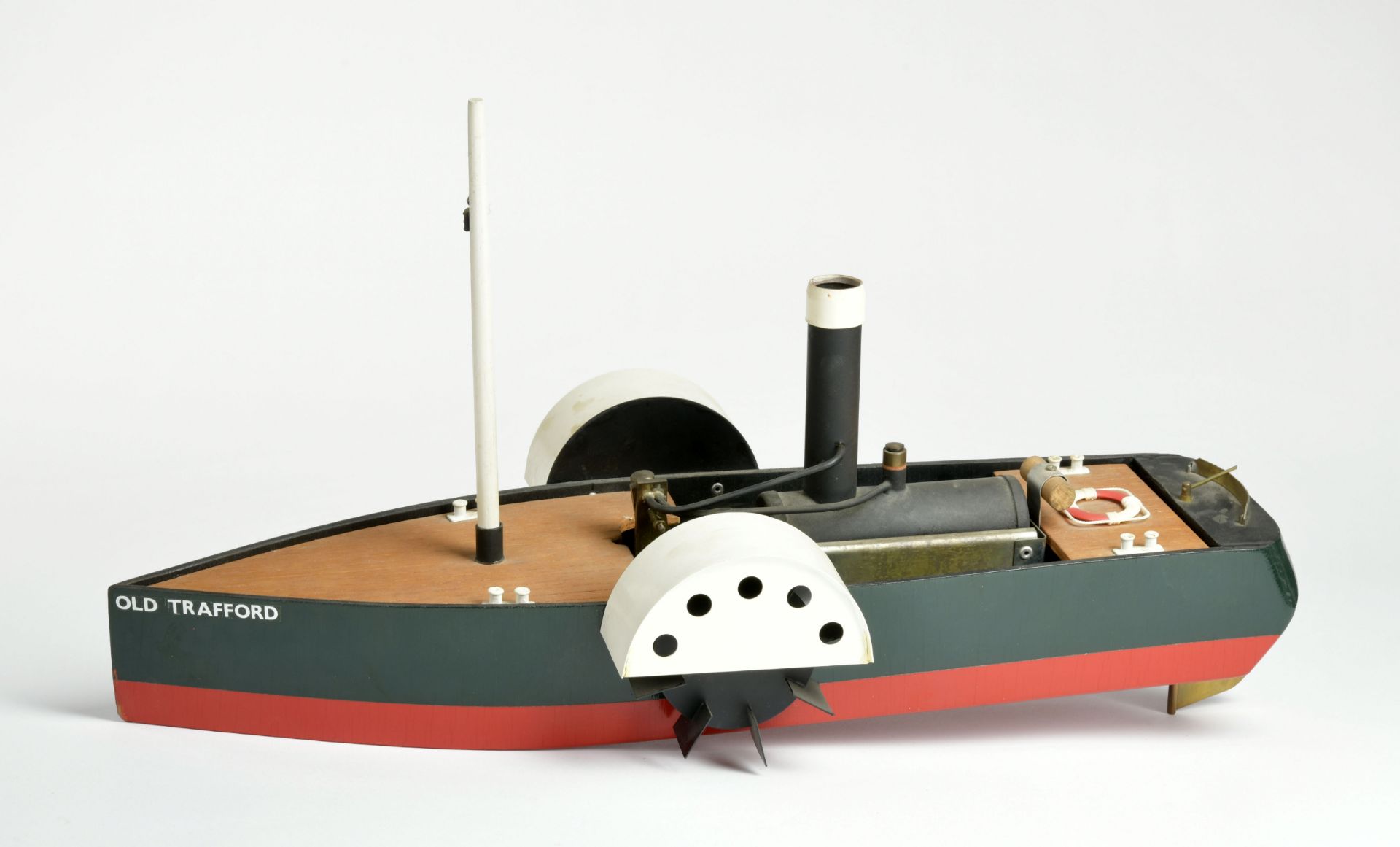 Wooden ship "Old Trafford", England, 50cm, mit steam drive, min. dusty otherwise C 1