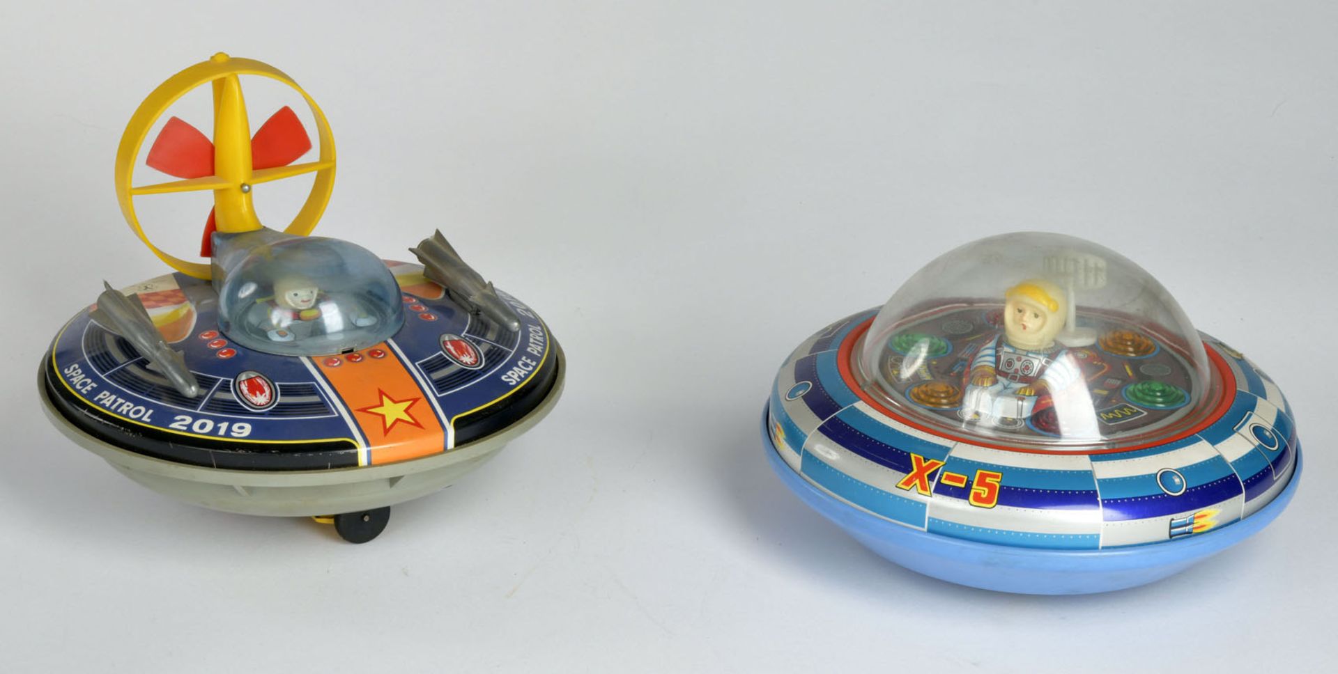 Yonezawa + Modern Toys, Flying Saucer & Space Ship, Japan, tin, function not checked, box, C 2 - Image 2 of 3