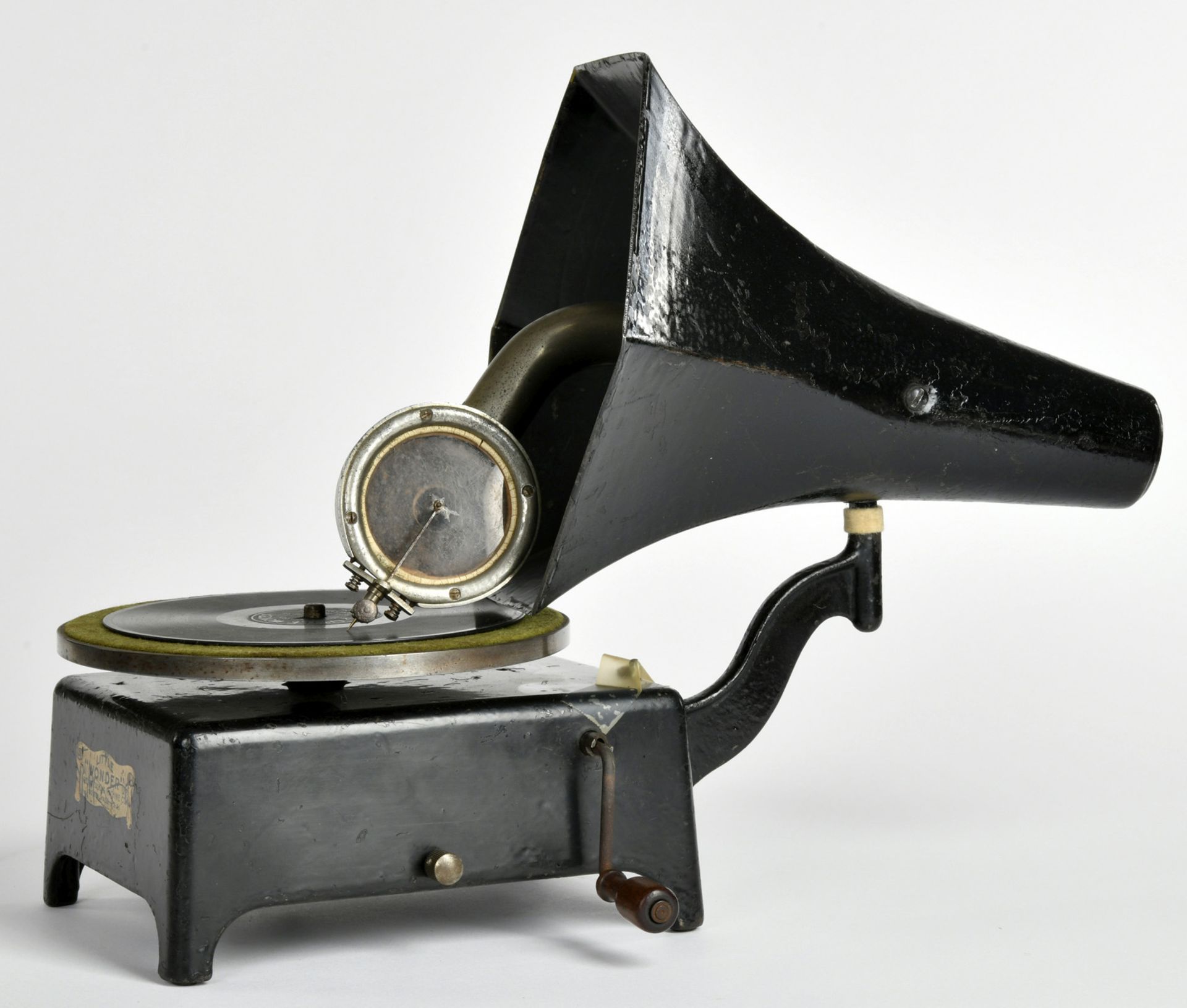 gramophone "Little Wonder", USA, height 29cm, funct. ok, due to age paint d., otherwise good - Image 2 of 4