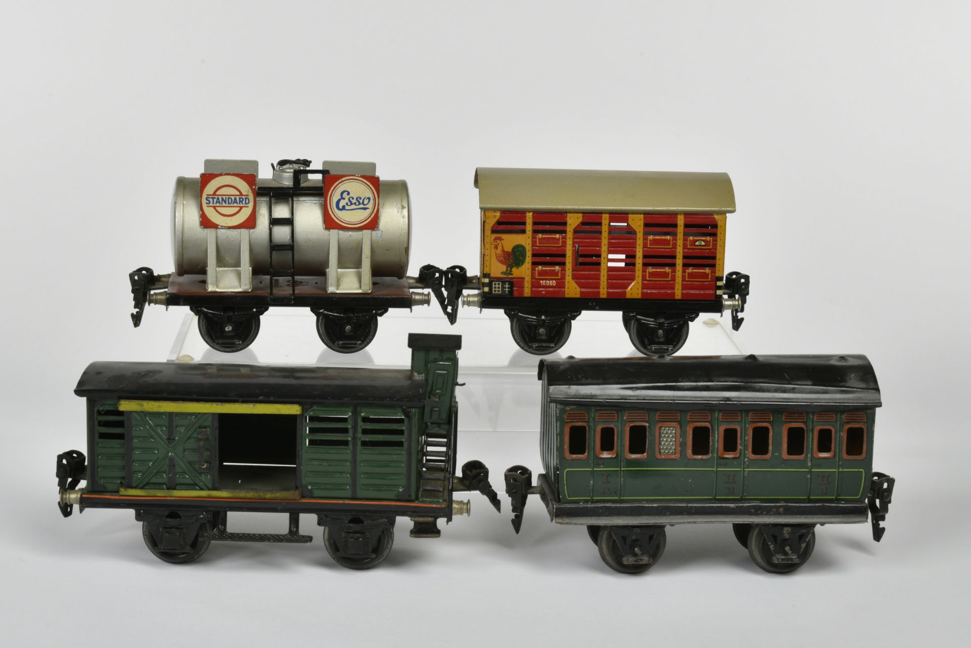 Märklin, 4 freight/tank wagons, Germany pw, gauge 0, tin, paint d., C 2-3