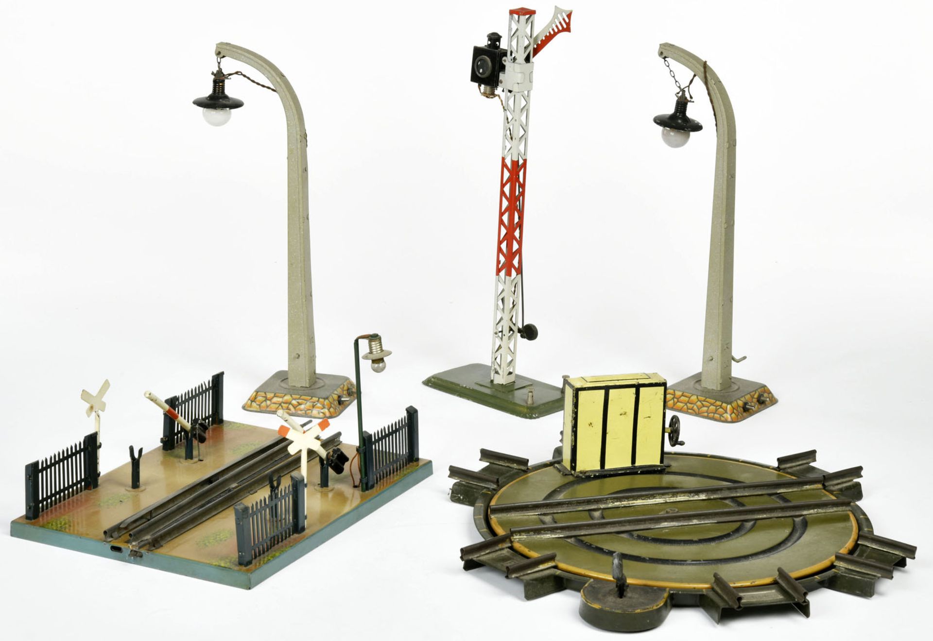 Märklin a.o., railway crossing, turntable, signal a.o., bundle, Germany pw, Spur 0, tin, paint d., - Image 2 of 3