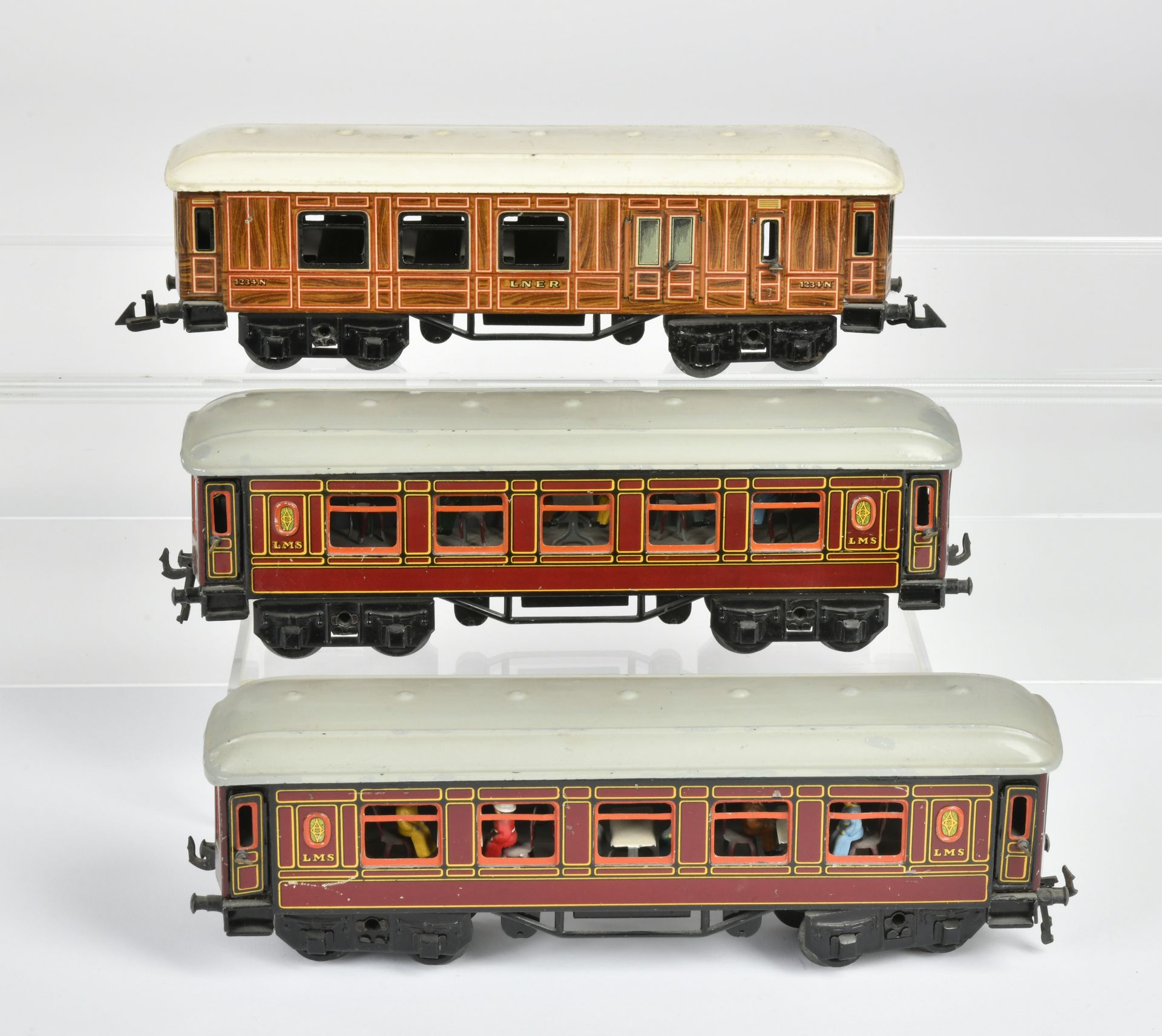 Bing, 3 passenger/ dining cars LNER, Germany pw, gauge 0, each 31 cm, min. paint d., roofs partly