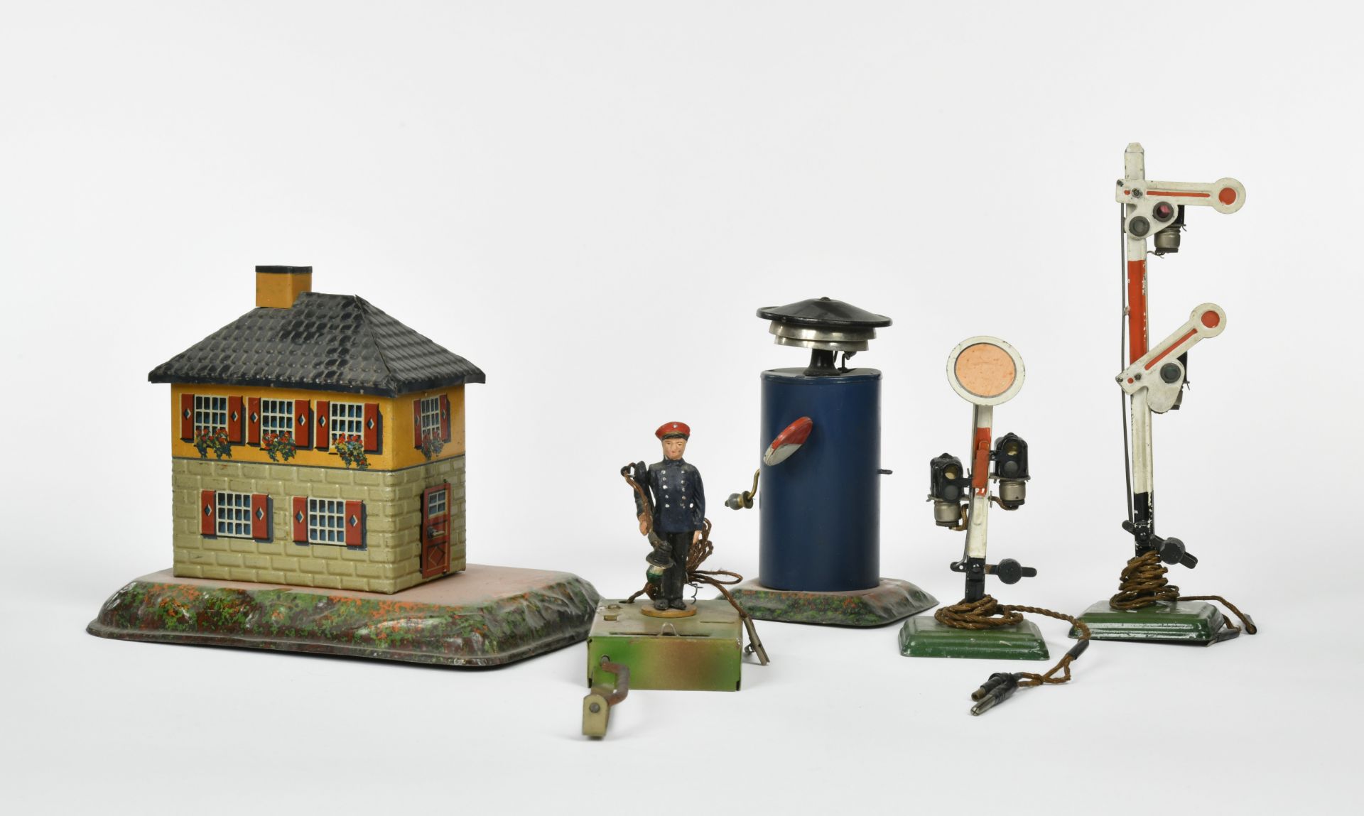 Märklin + Bing, gate keeper's house, signals, signal bell, Germany pw, Spur 0, paint d., please