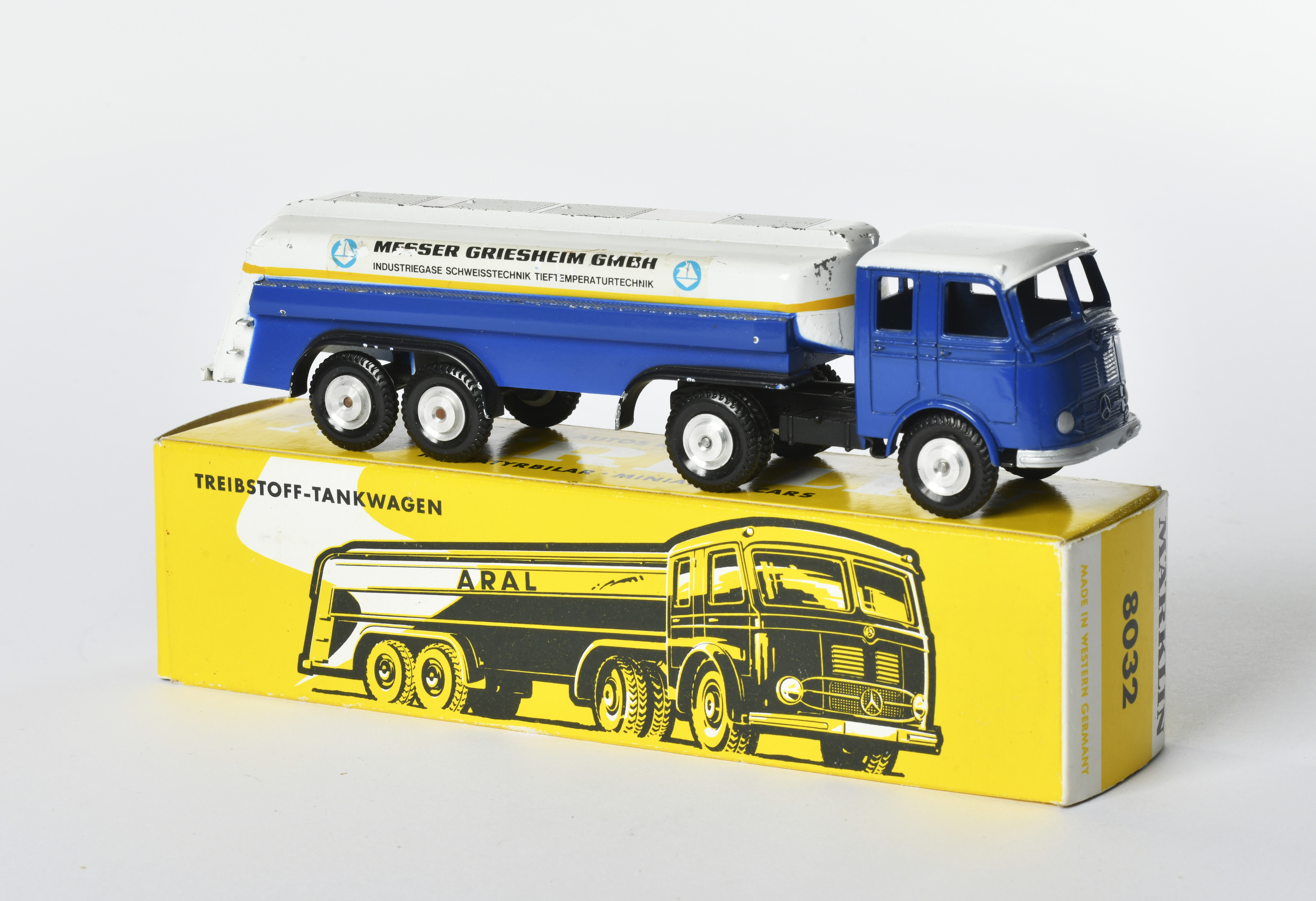 Märklin, tank truck Messer Griesheim 8032, W.-Germany, 1:43, diecast, paint d., box C 1-, C 2