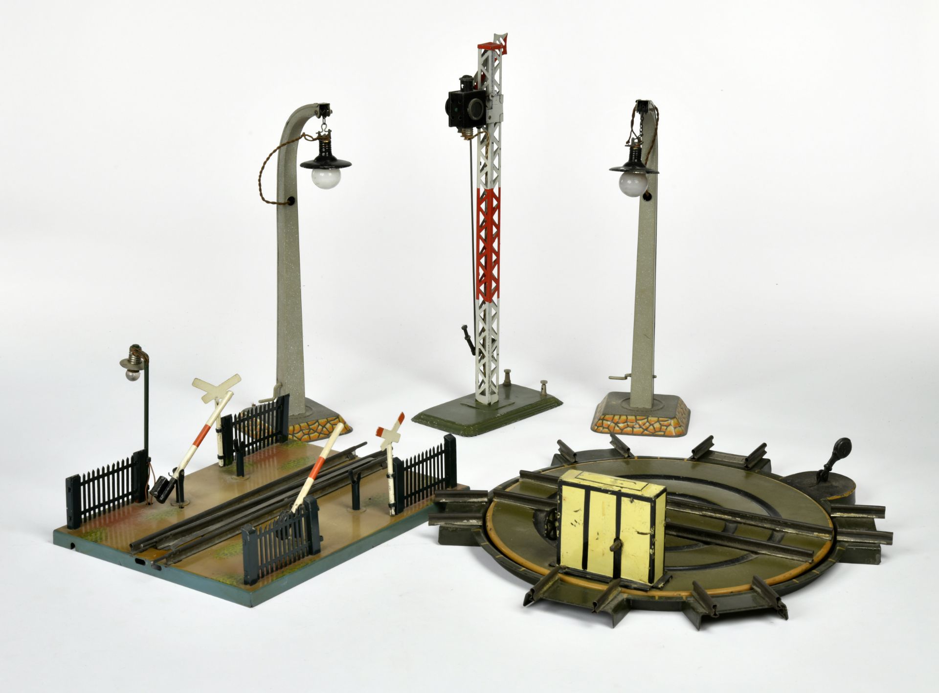 Märklin a.o., railway crossing, turntable, signal a.o., bundle, Germany pw, Spur 0, tin, paint d.,