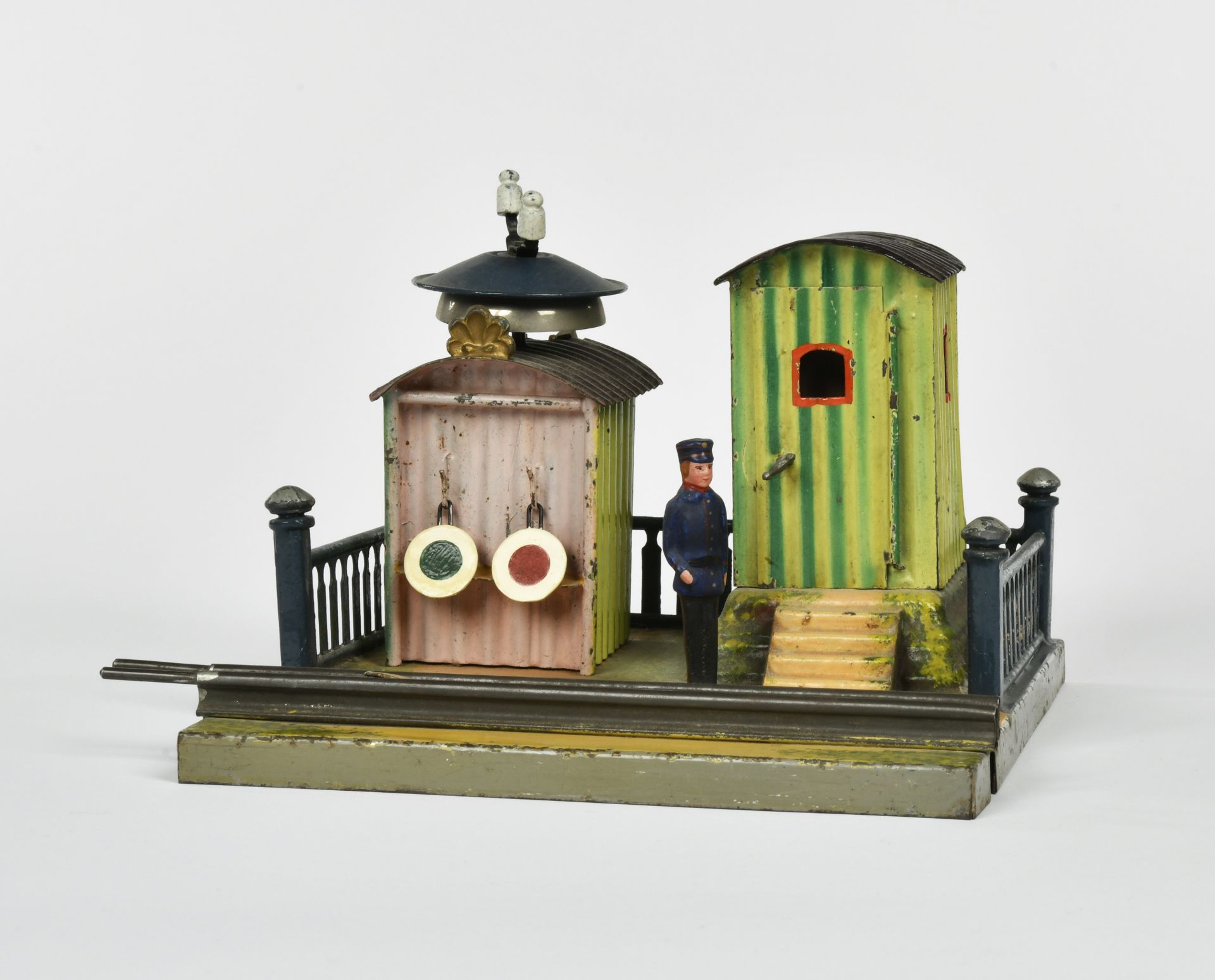 Märklin, Gate Keeper's House with bell box 2172/1, Germany pw, 17x24cm, tin, paint d., roof +