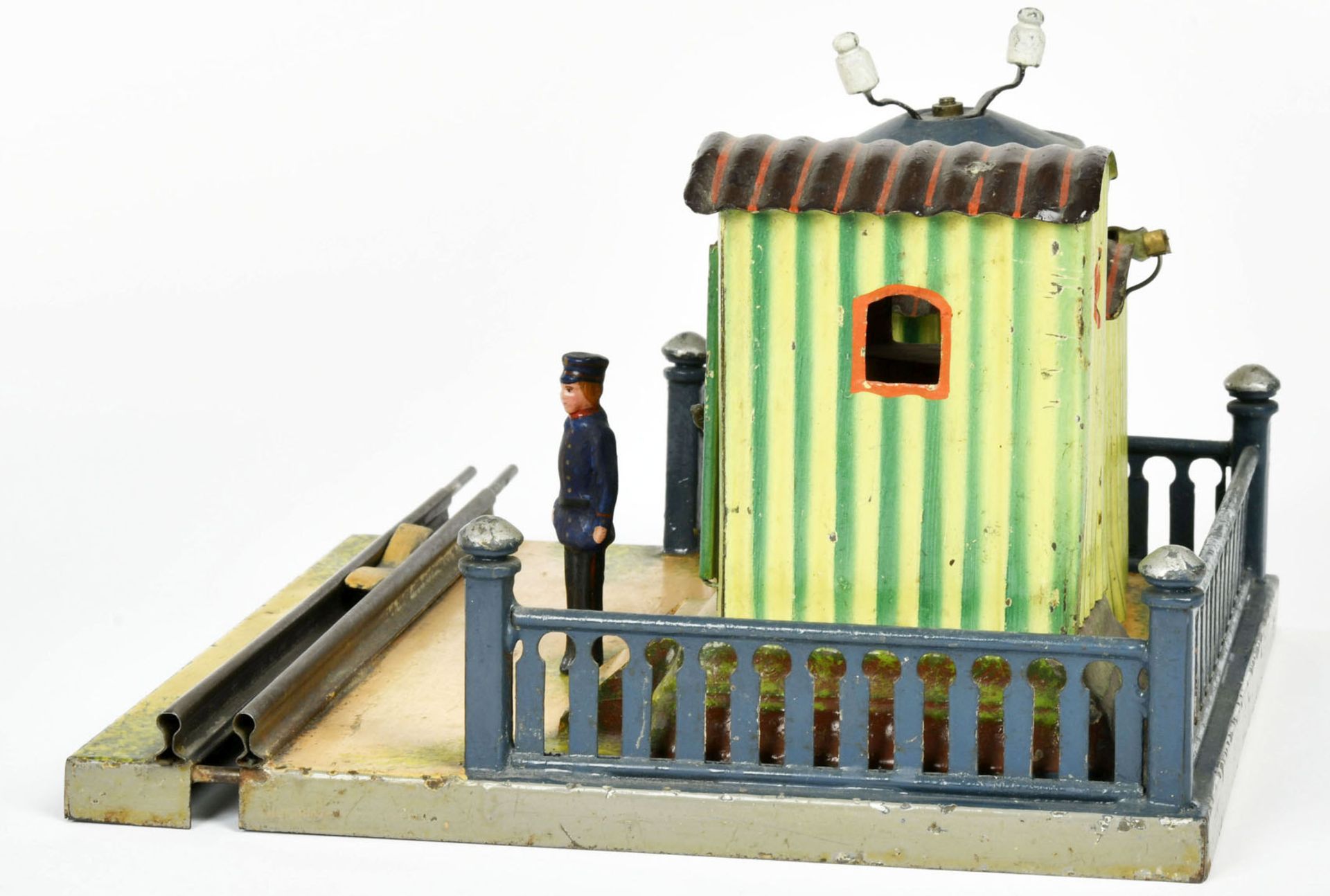 Märklin, Gate Keeper's House with bell box 2172/1, Germany pw, 17x24cm, tin, paint d., roof + - Image 2 of 3