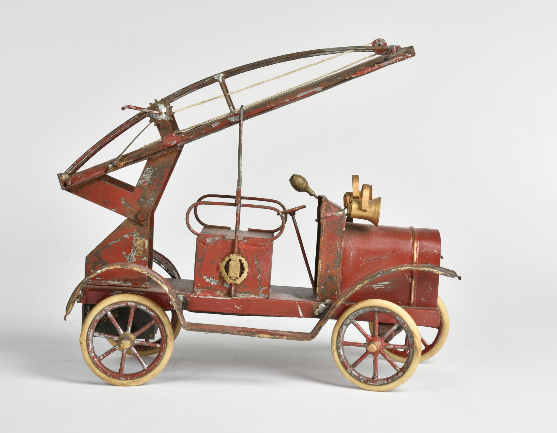 Pinard, fire engine, tin, cw ok, France, around 1900, 28 cm, paint d., C 3