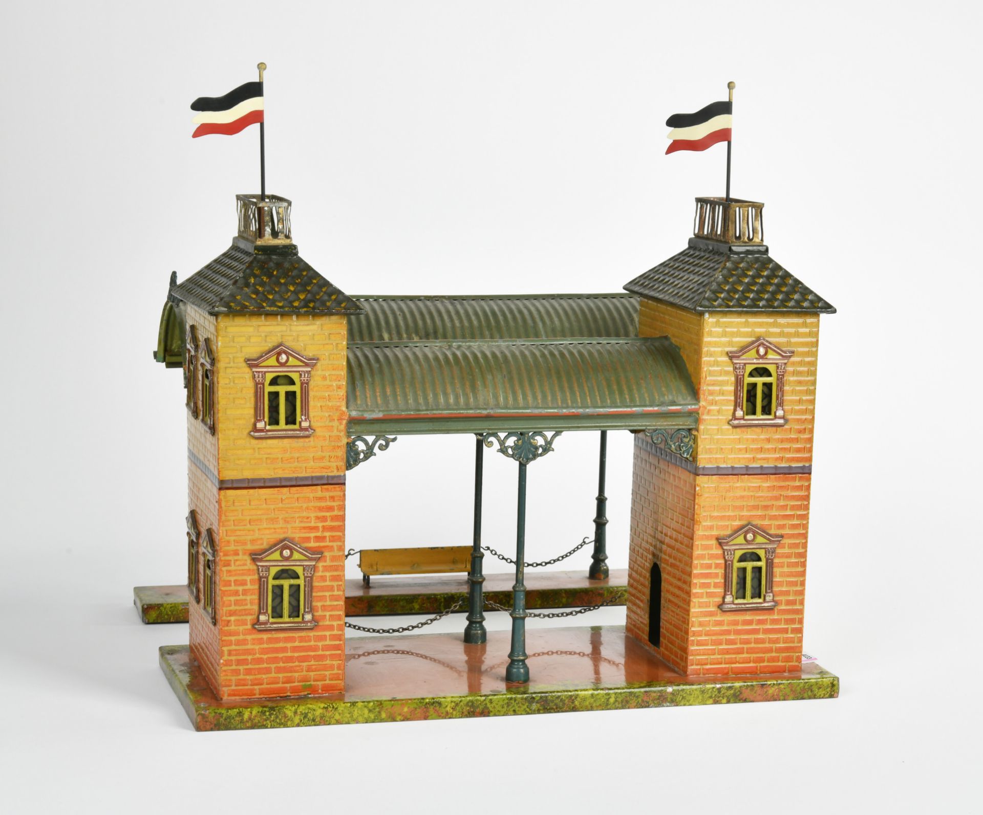 Carette, railway station with hall, Germany pw, gauge 0, 29x33,5x27 cm, tin, min. paint d., flags