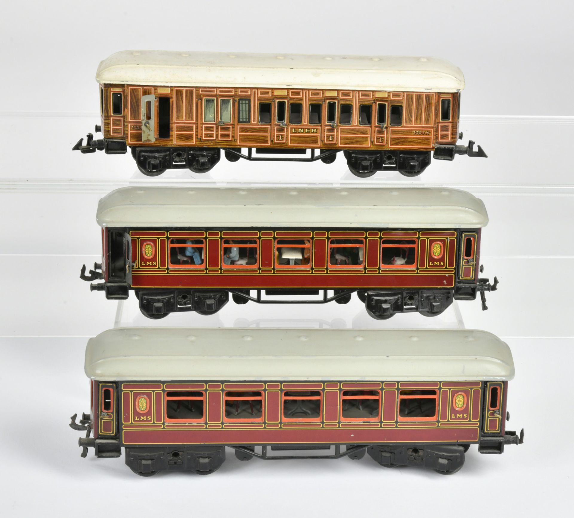 Bing, 3 passenger/ dining cars LNER, Germany pw, gauge 0, each 31 cm, min. paint d., roofs partly - Image 2 of 2