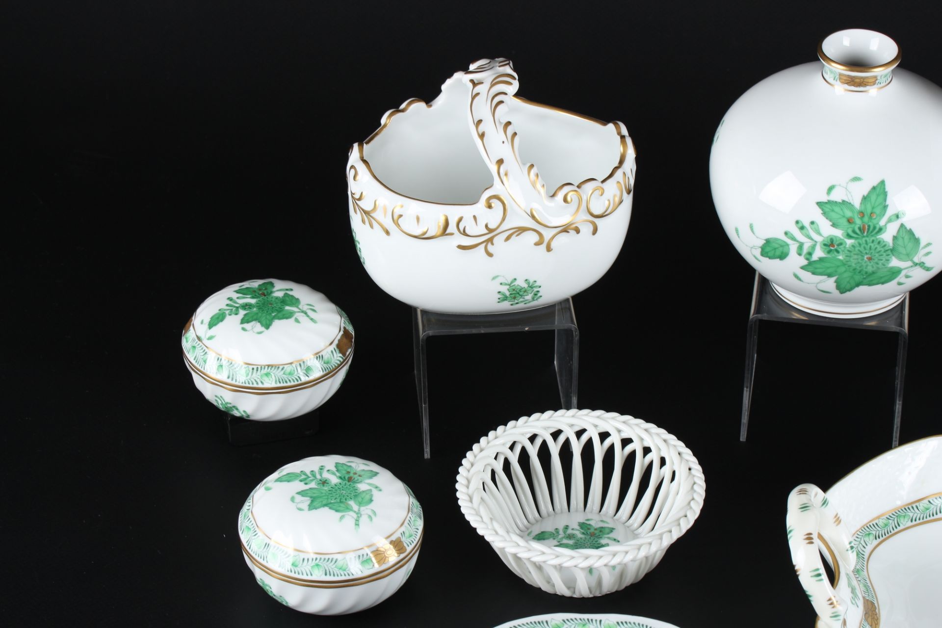 Herend AV Apponyi Vert 19-teiliges Zierporzellan, porcelain bowls, plates, vases, - Bild 2 aus 6
