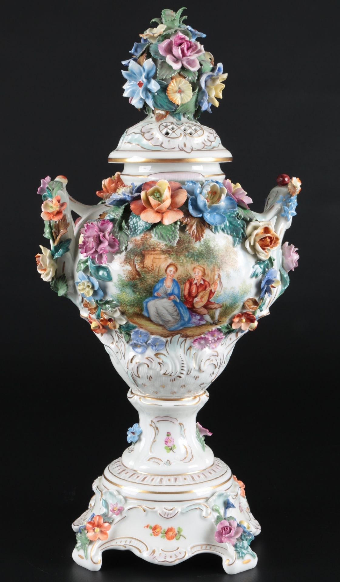 Potschappel Dresden Potpourri-Vase mit romantischer Figurenszenerie, lidded vase,