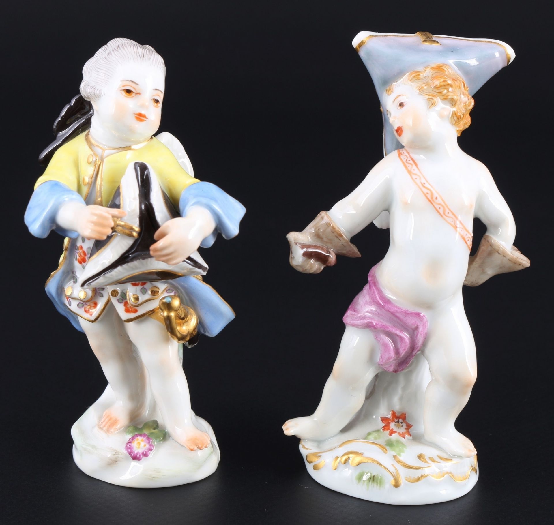 Meissen 2 verkleidete Amoretten mit Pistole und Säbel 1.Wahl, disguised cupids,