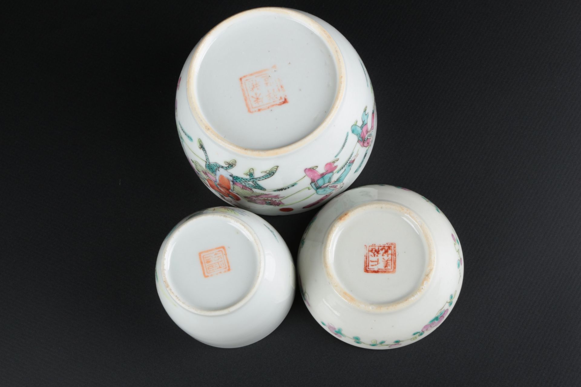 China Konvolut Deckeldosen Familie Rose, chinese lid boxes figural painting, - Image 6 of 6