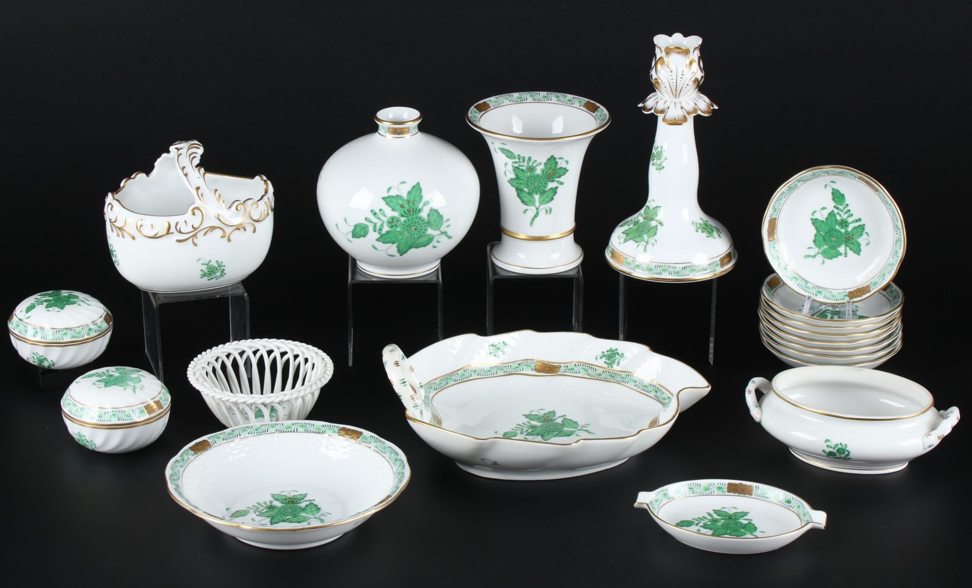 Herend AV Apponyi Vert 19-teiliges Zierporzellan, porcelain bowls, plates, vases,