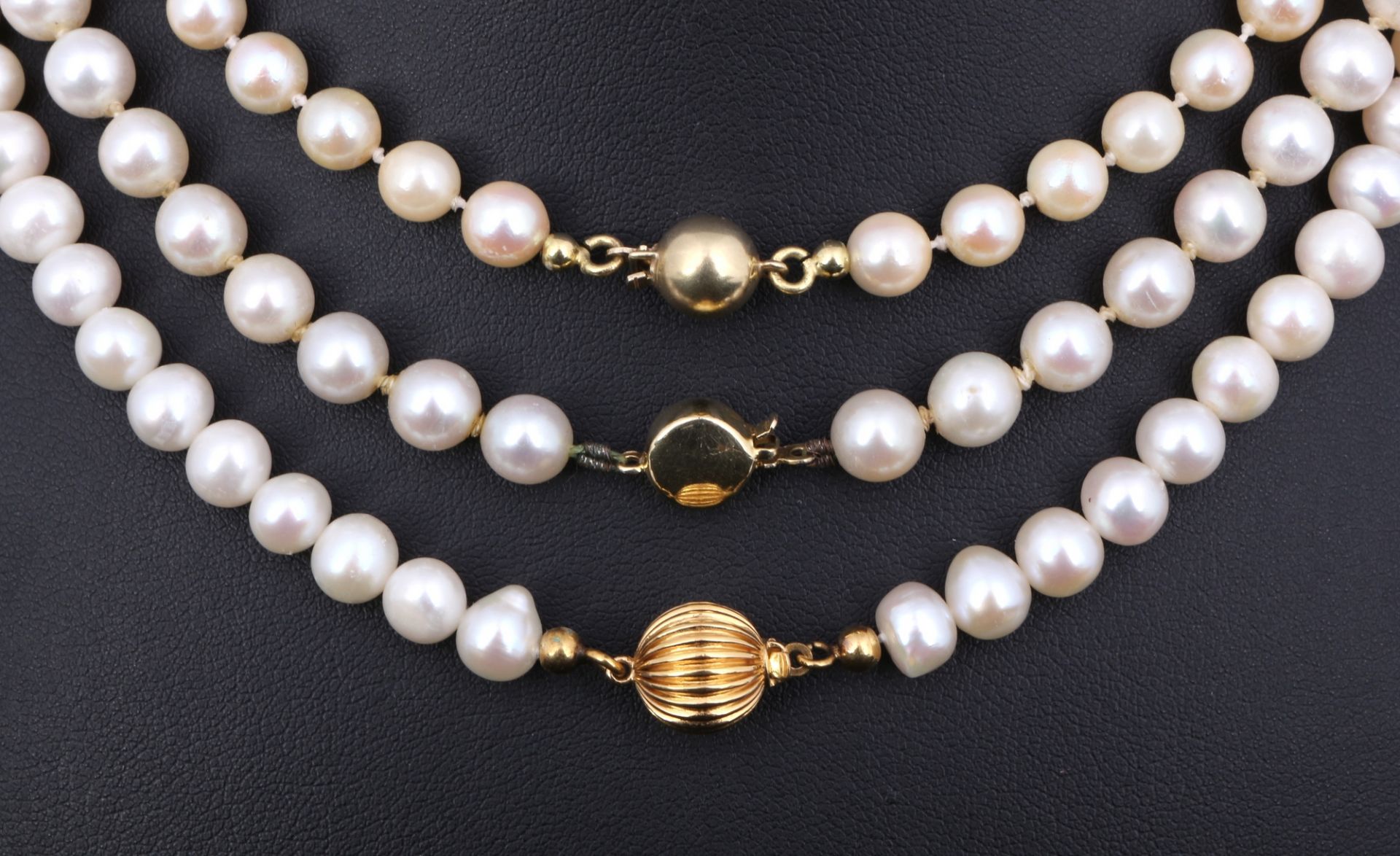 3 Perlenketten mit 375/585 Gold-Verschluss, pearl necklace with gold locks,