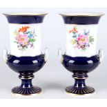 Meissen Blumenbukett Paar kobaltblau Paar Henkelvasen 1.Wahl, porcelain pair of vases,