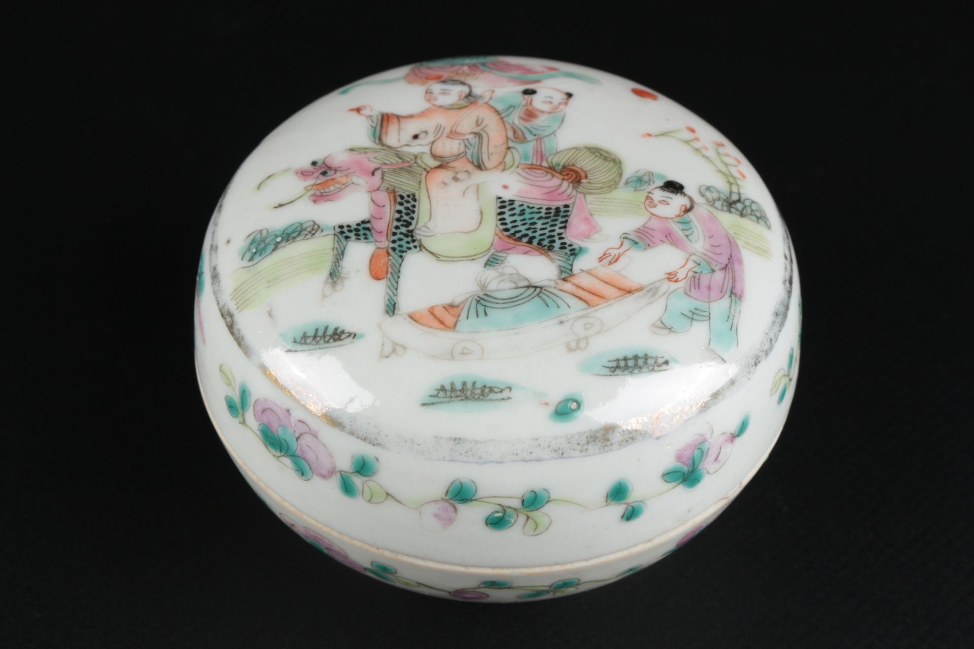 China Konvolut Deckeldosen Familie Rose, chinese lid boxes figural painting, - Image 2 of 6