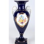 Meissen Blumenbukett kobaltblau Henkelvase, porcelain amphora,