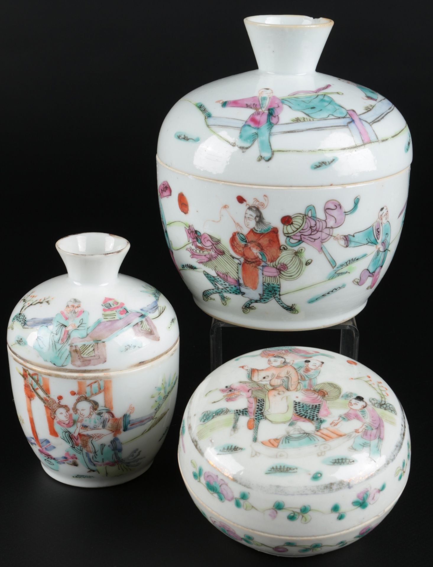 China Konvolut Deckeldosen Familie Rose, chinese lid boxes figural painting,