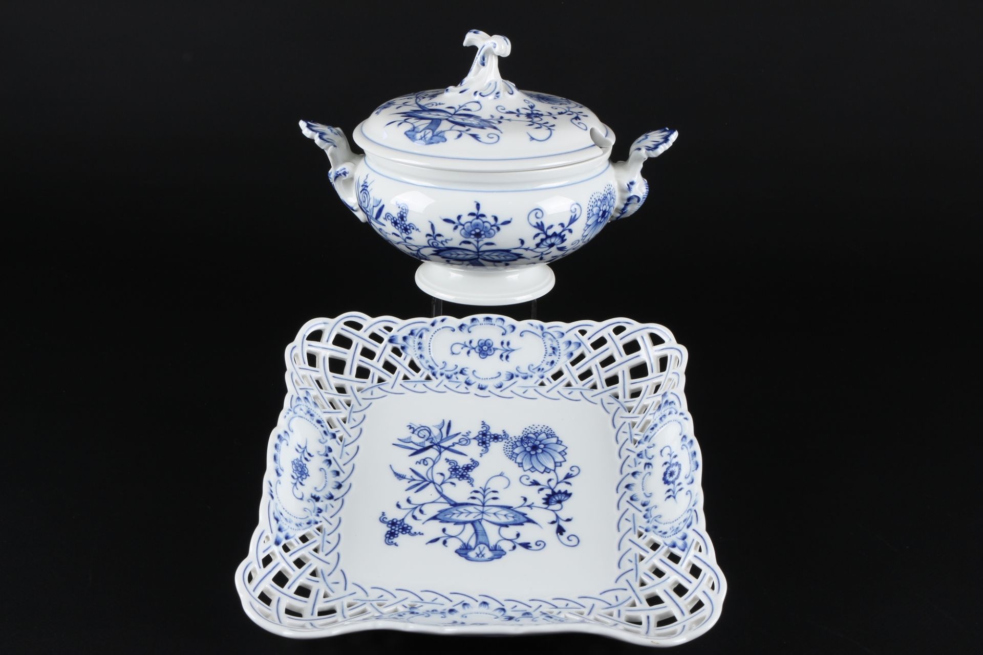 Meissen Zwiebelmuster Deckeltopf und Durchbruch-Schale, lid pot and cutwork bowl, - Bild 2 aus 5