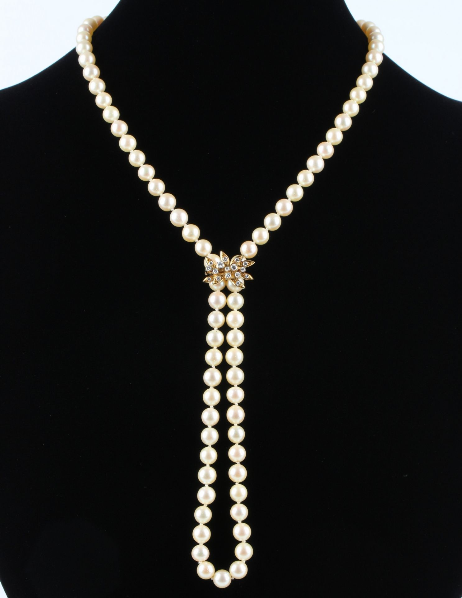 Perlenkette / Collier mit 750 Gold Verschluss mit Diamanten, pearl necklace with gold diamond lock, - Bild 2 aus 5