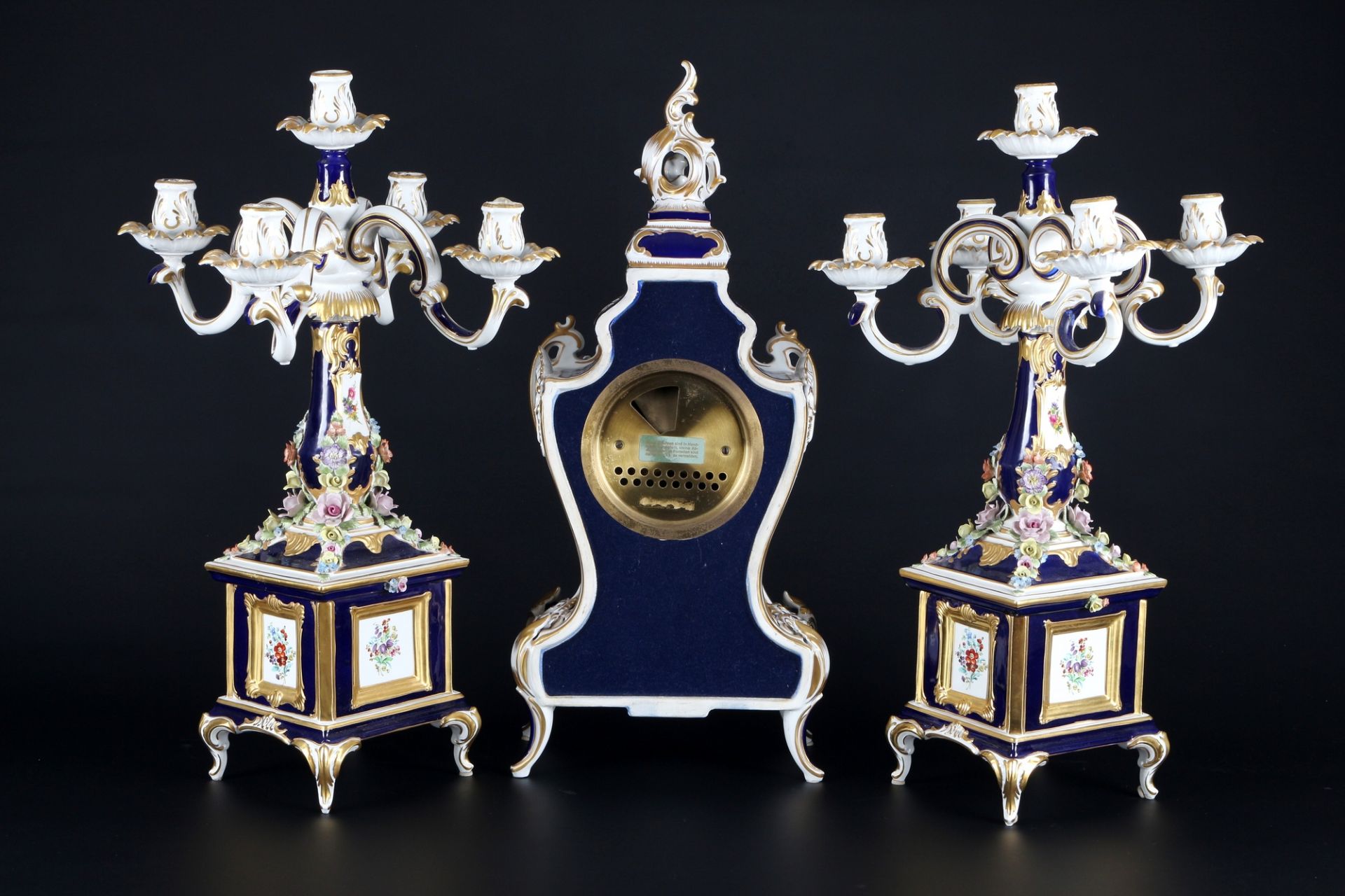 Dresden Sandizell Höffner große Porzellan Kaminuhr mit Kerzenständern, porcelain mantel clock - Bild 6 aus 8