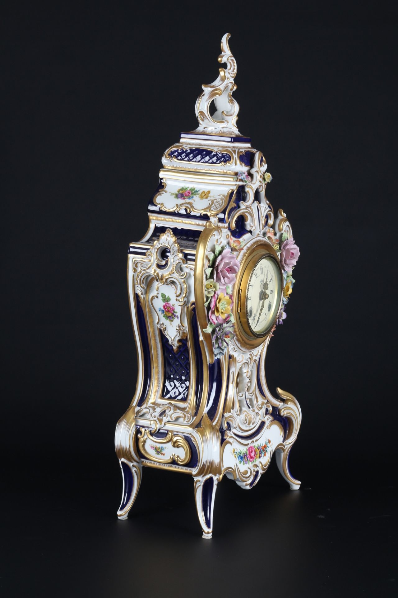 Dresden Sandizell Höffner große Porzellan Kaminuhr mit Kerzenständern, porcelain mantel clock - Bild 3 aus 8