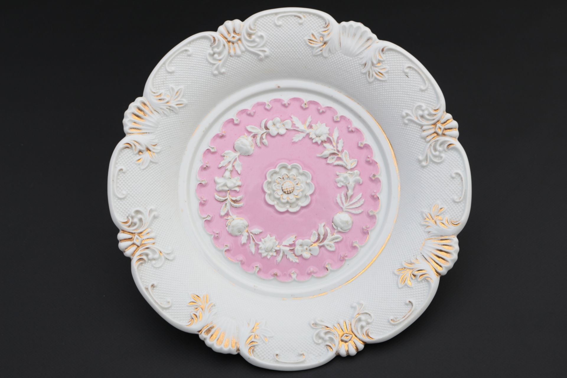 Meissen Marcolini Rocaille- und Muschelrelief Prunkteller, splendor plate,