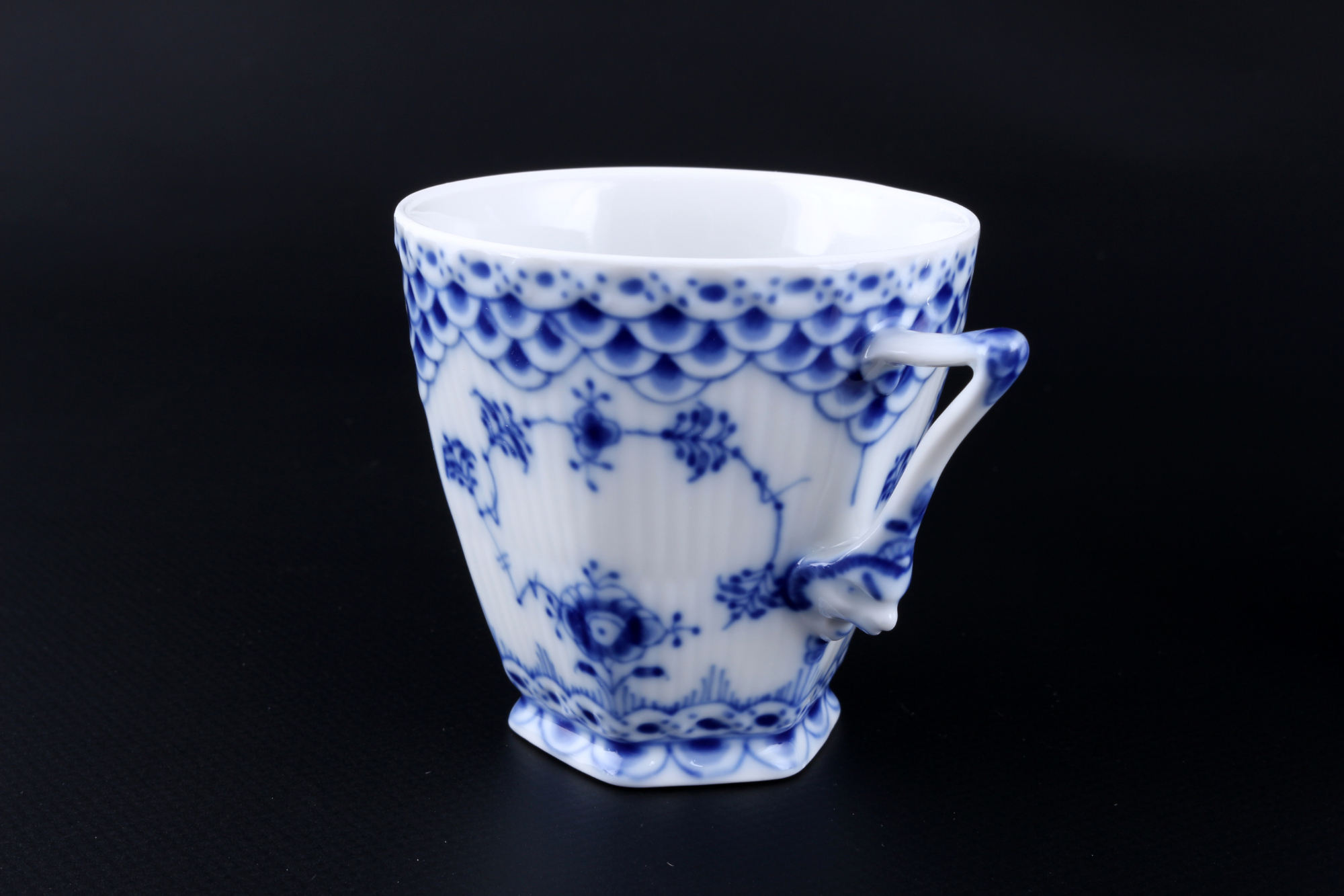 Royal Copenhagen Musselmalet Vollspitze 12 Kaffeetassen 1036, full lace coffee cups 1st choice, - Image 3 of 5