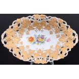 Meissen Blumenbukett Prunkschale mit Efeu-Relief 1.Wahl, cutwork splendor bowl,