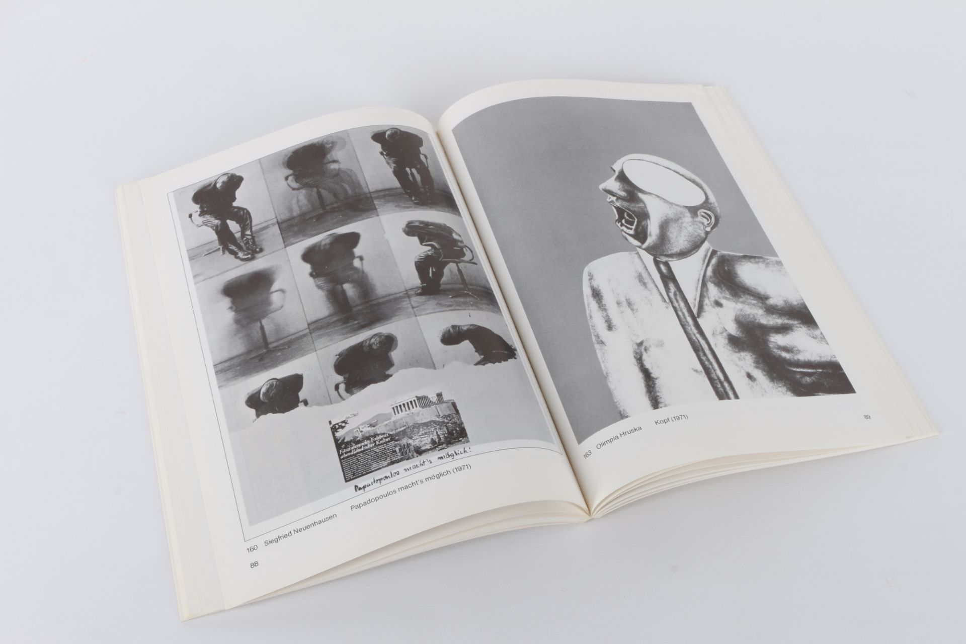Joseph Beuys (1921-1986) signierter Buchband "Genommene Kurven. 20 Jahre Edition Staeck", - Image 3 of 3