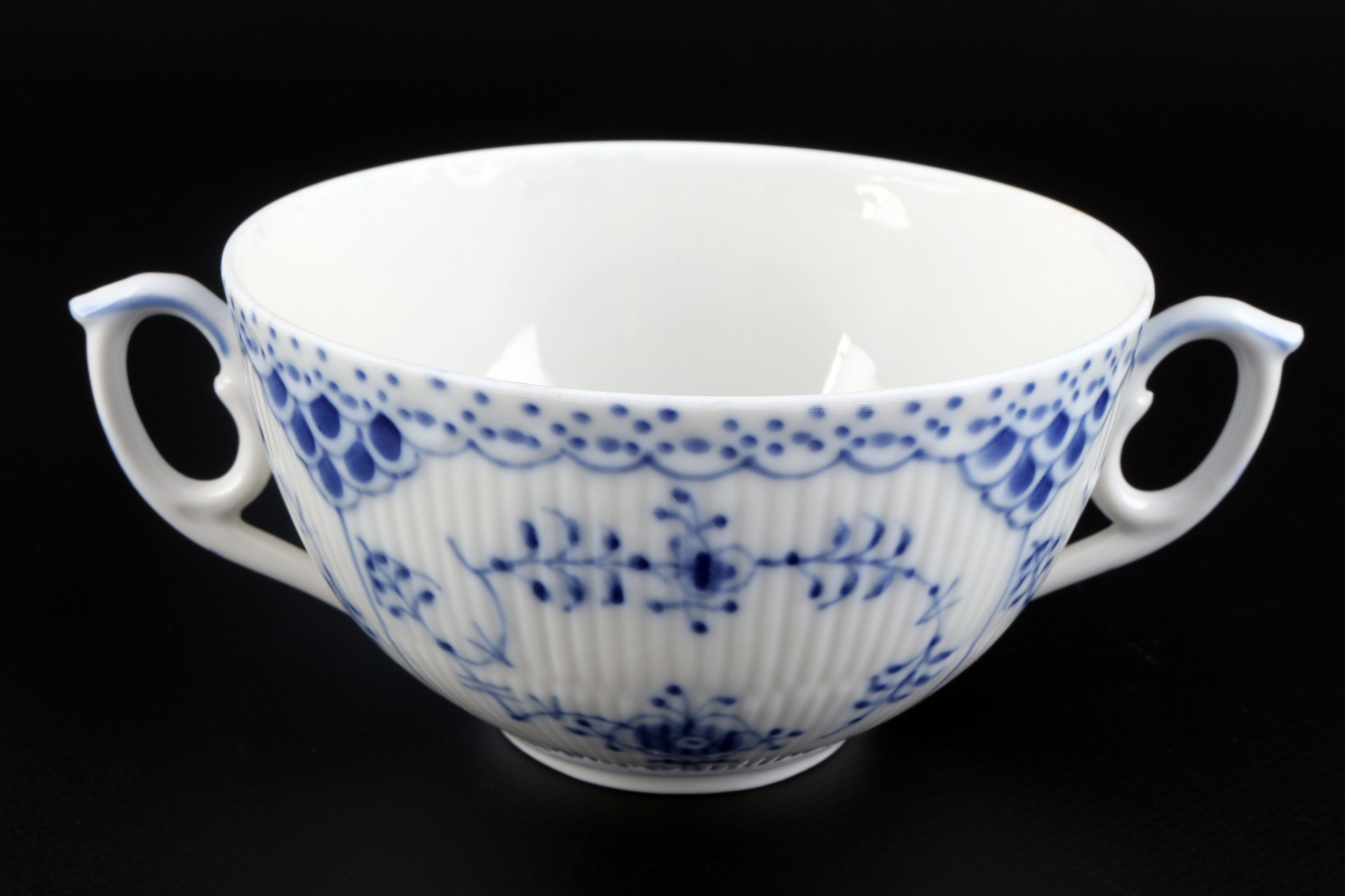 Royal Copenhagen Musselmalet 6 Suppentassen, soup cups with saucers, - Image 3 of 5