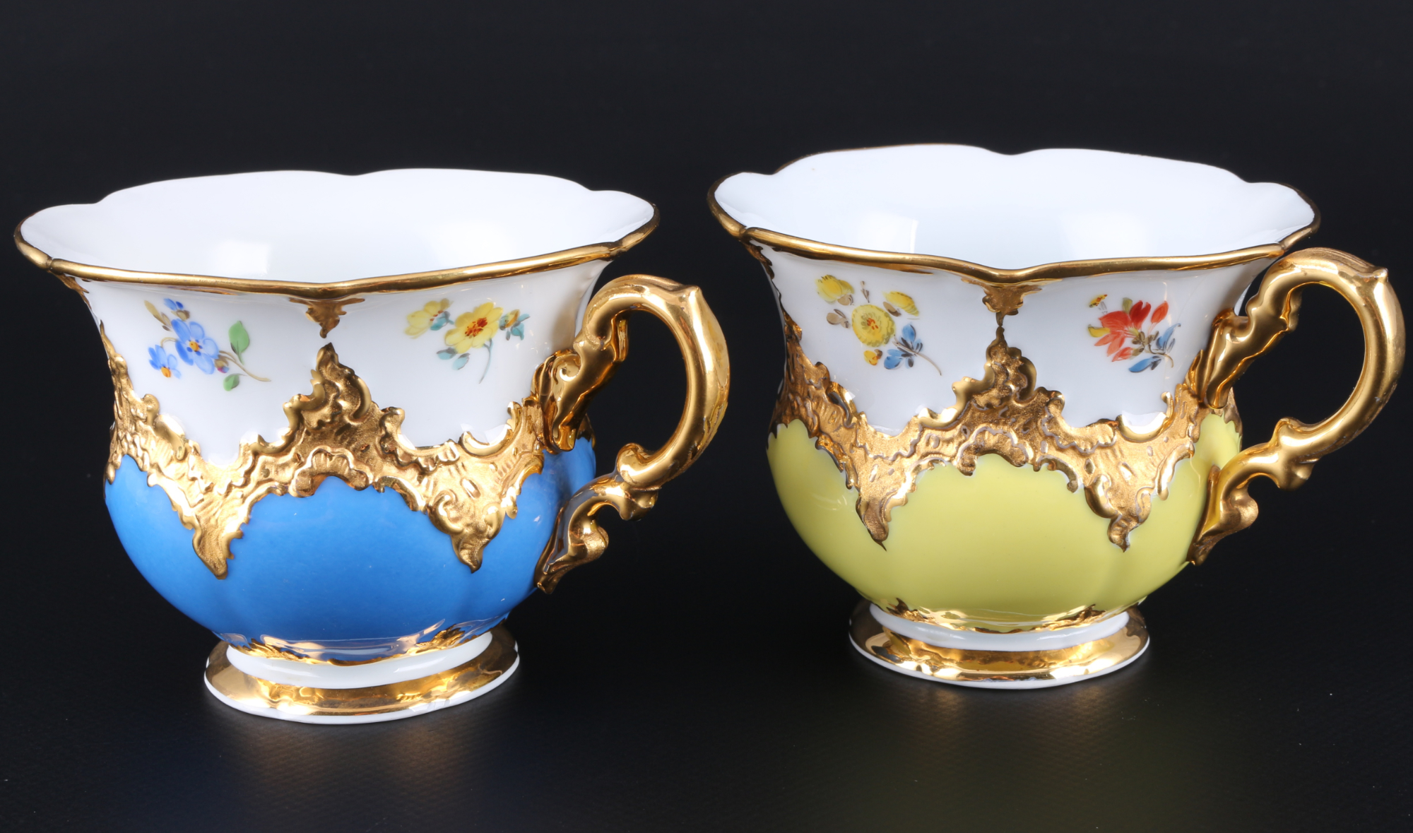 Meissen B-Form Hellblau / Gelb Streublümchen 2 Kaffeegedecke 1.Wahl, coffee cups 1st choice, - Image 3 of 8