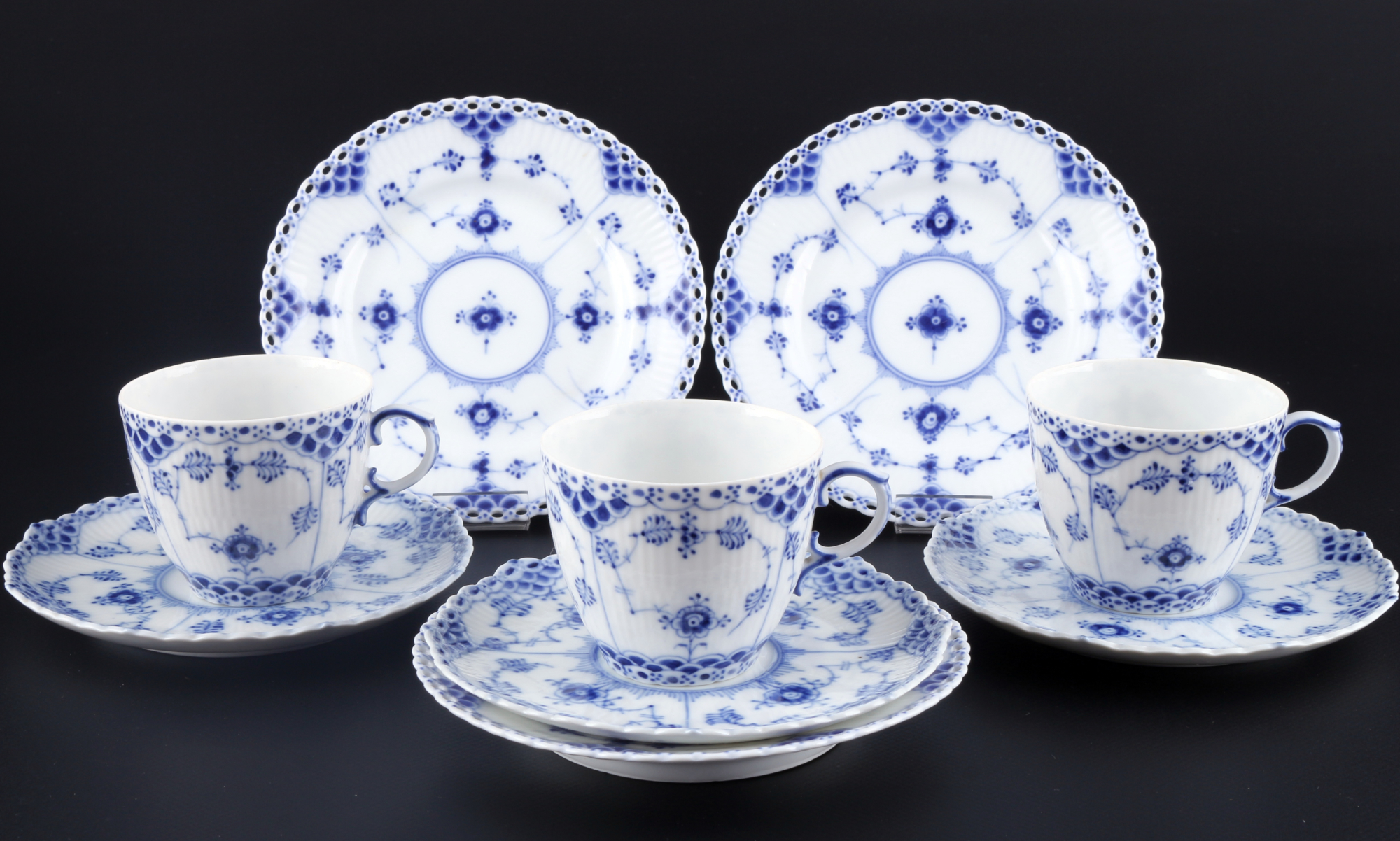 Royal Copenhagen Musselmalet Vollspitze 3 Kaffeegedecke 1035/1088, coffee cups with plates,