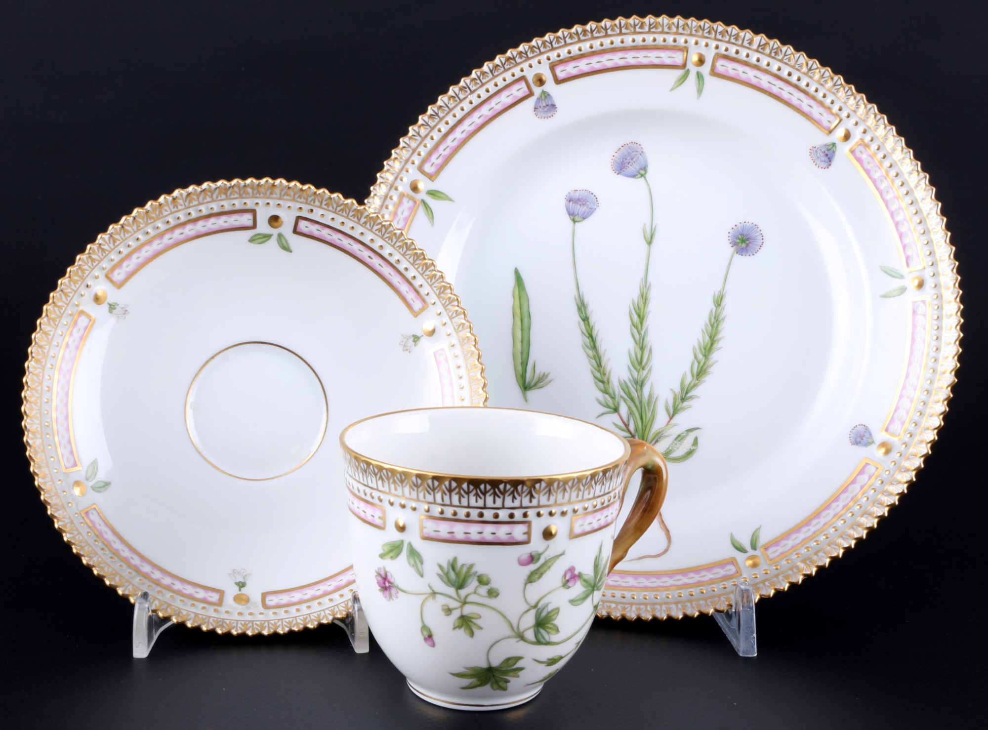 Royal Copenhagen Flora Danica Kaffeegedeck 3597/3573, coffee cup with dessert plate 1st choice,